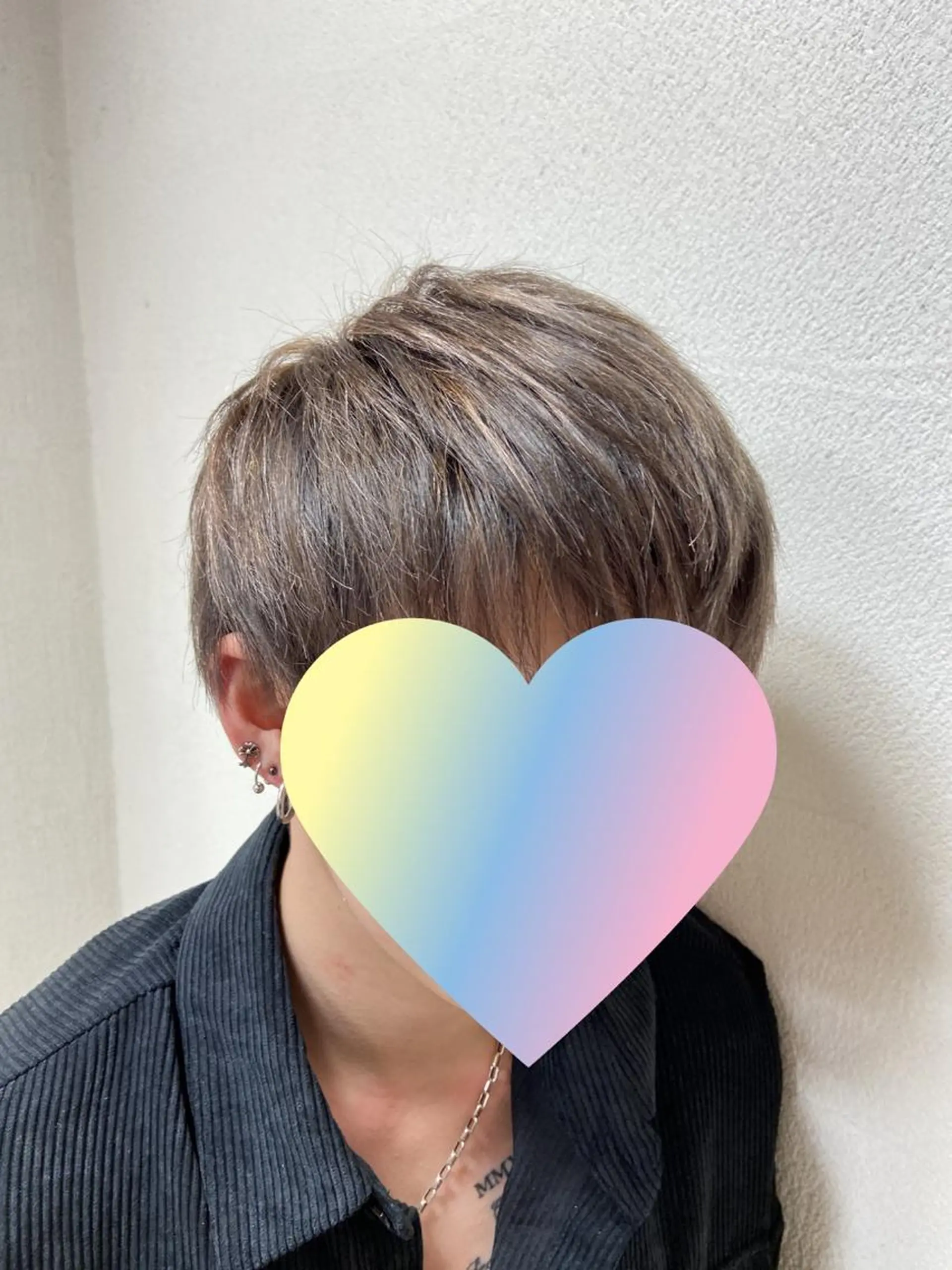 カラー メンズ メンズブリーチ メンズハイライト アッシュ アッシュブラウン ブリーチ ヘアカラー 菊地 美憂のヘアスタイル