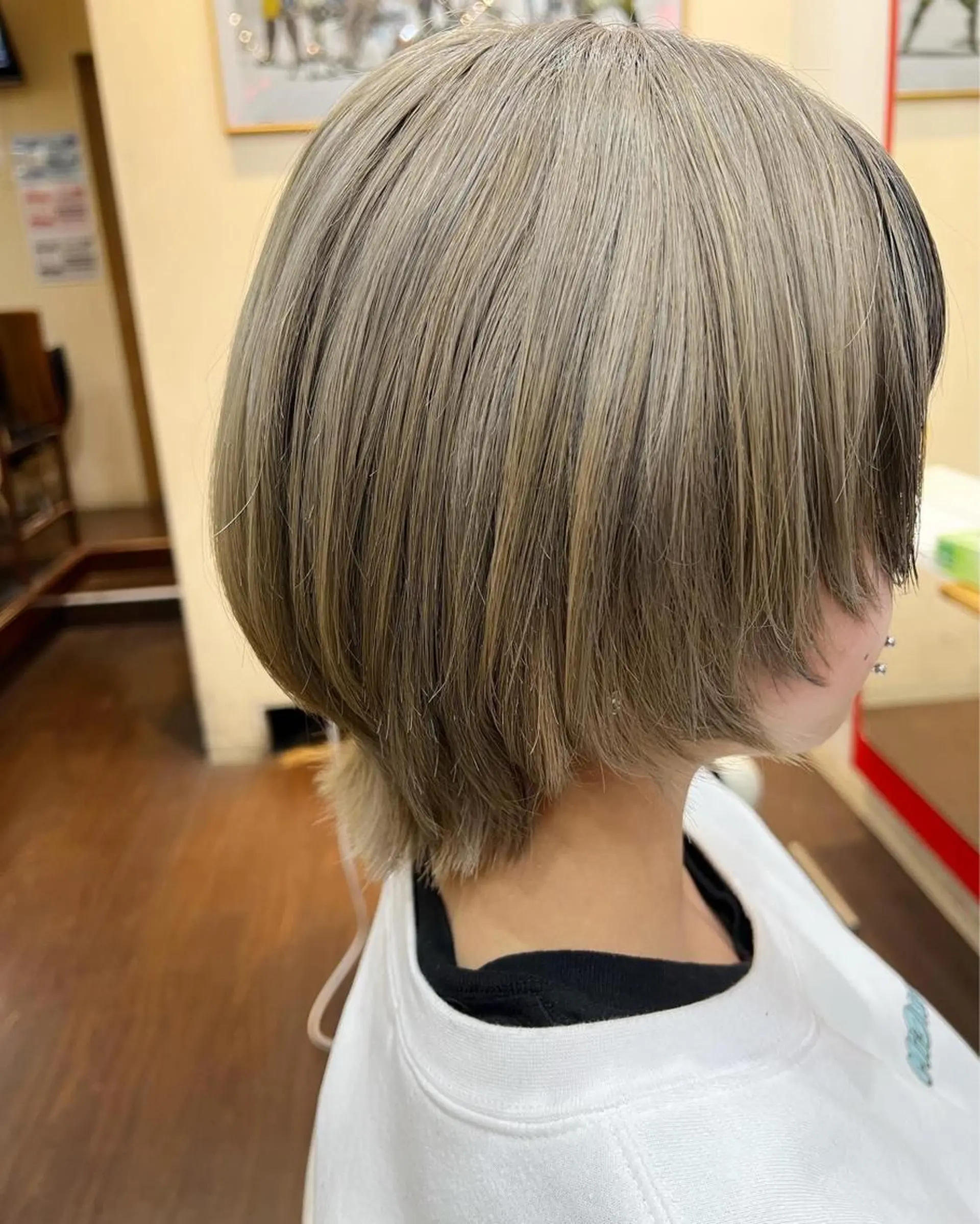 ショート カラー アッシュ ブリーチ ボブ ショートヘア ウルフカット まさき✂︎ブリーチ／ デザインカラーのヘアスタイル