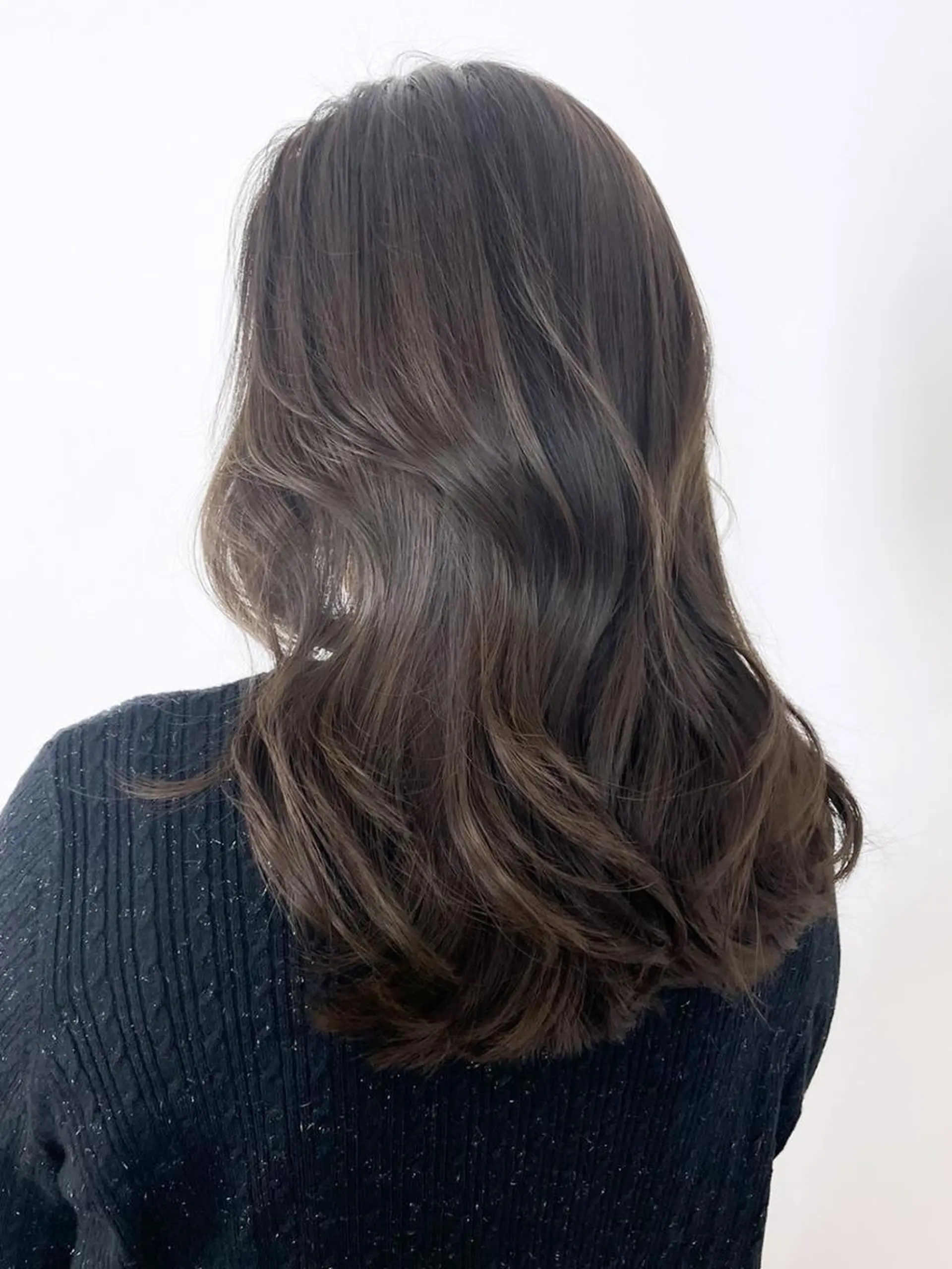 ミディアム カラー パーマ ヘアアレンジ ダークグレー レイヤーカット カット ヘアカラー トリートメント ITbyALBUM 下北沢店のヘアスタイル