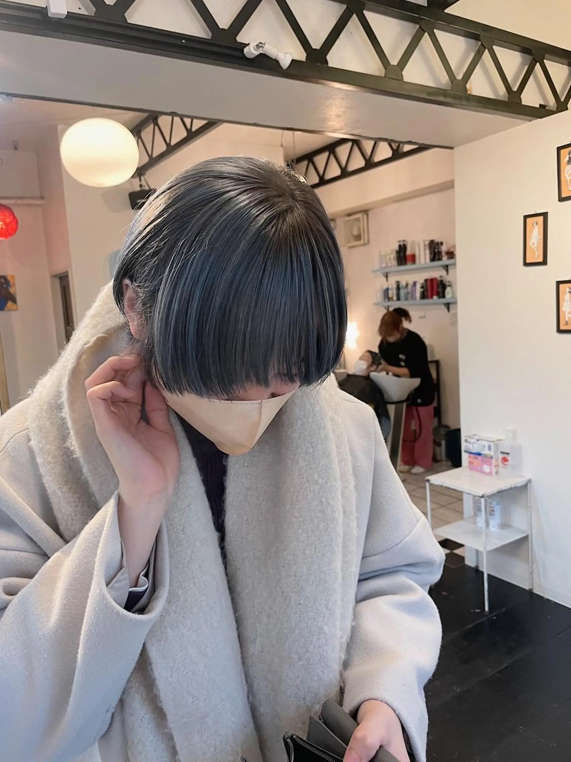 ショート カラー ブリーチ ブルーカラー ショートヘア カット ヘアカラー h a k u 大倉 卓人のヘアスタイル