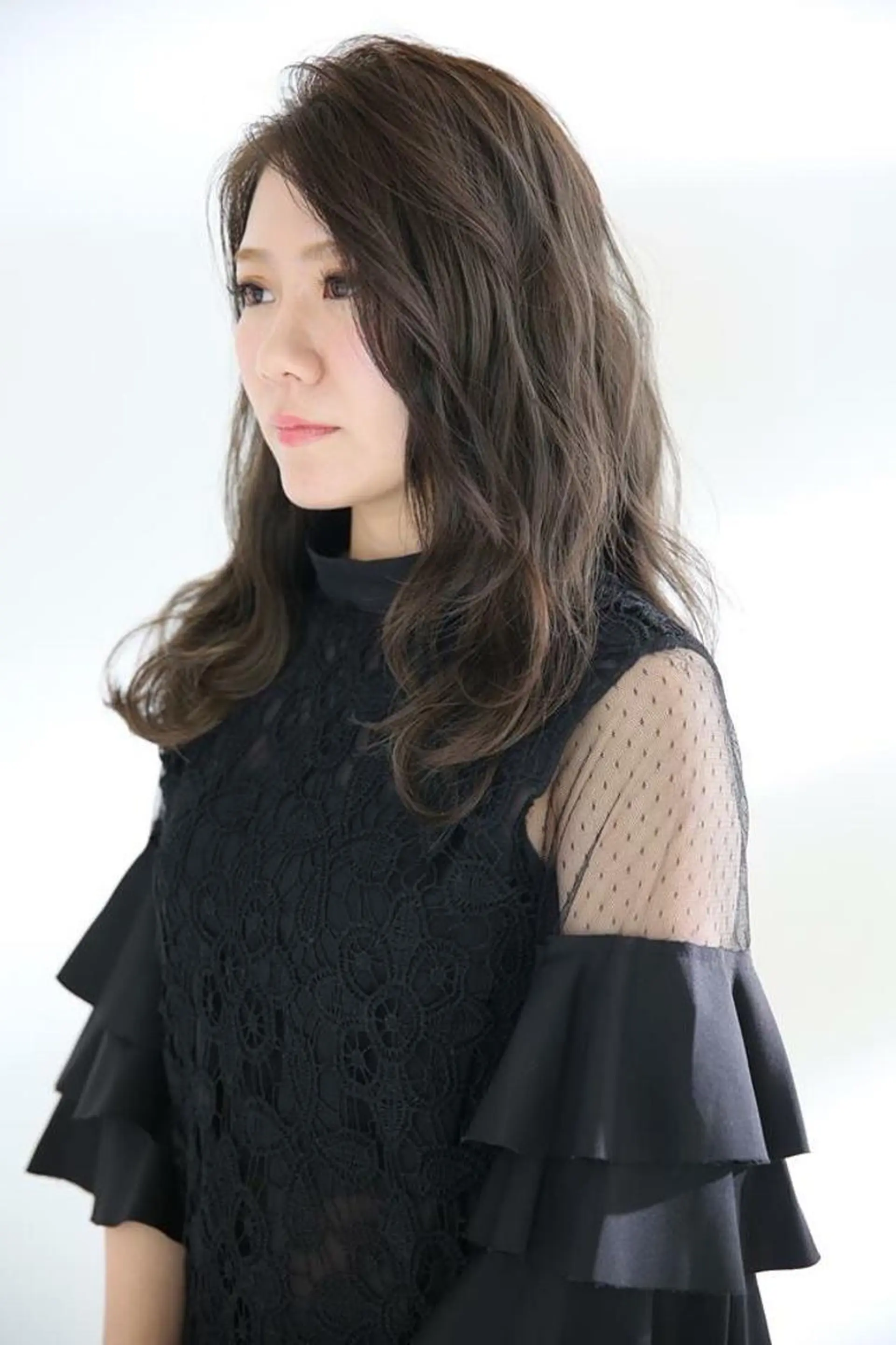 セミロング ブリーチなしダブル/ レイヤーカット 小棹のヘアスタイル