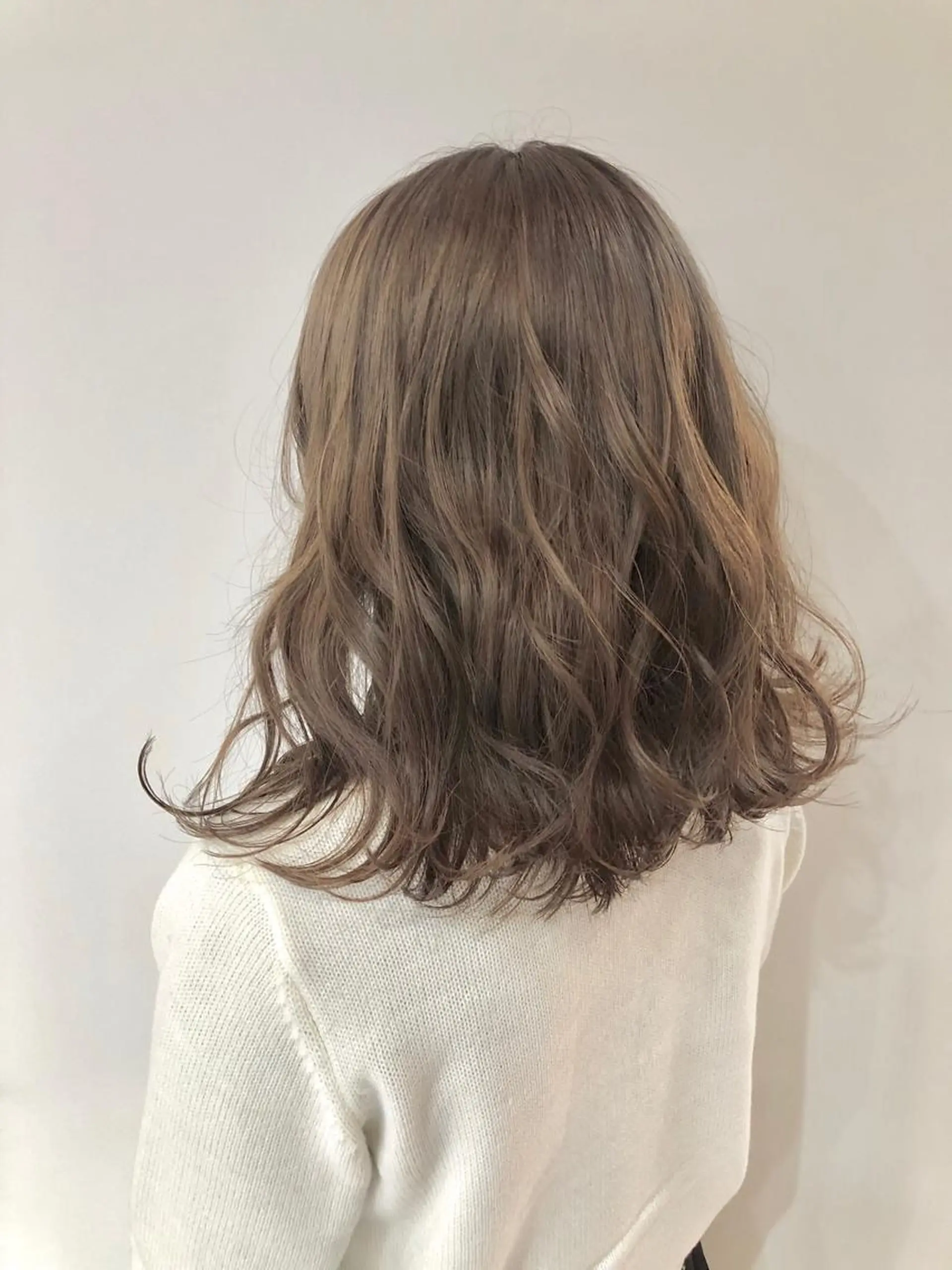 ミディアム カラー ヘアアレンジ アッシュ ブリーチ 女性リピ90%🍨 🩷佐藤みずきのヘアスタイル