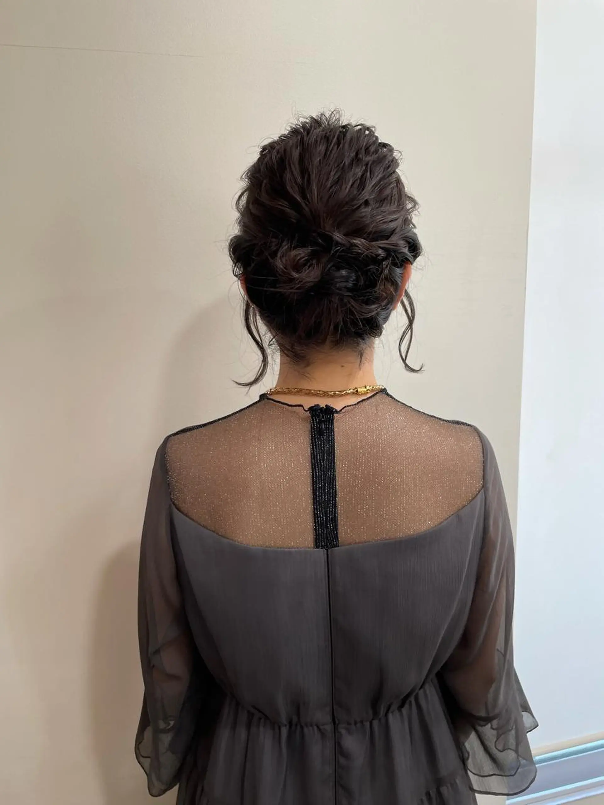 ショート ヘアアレンジ ボブ ヘアセット MIOベージュカラー 柔らかいカラーのヘアスタイル