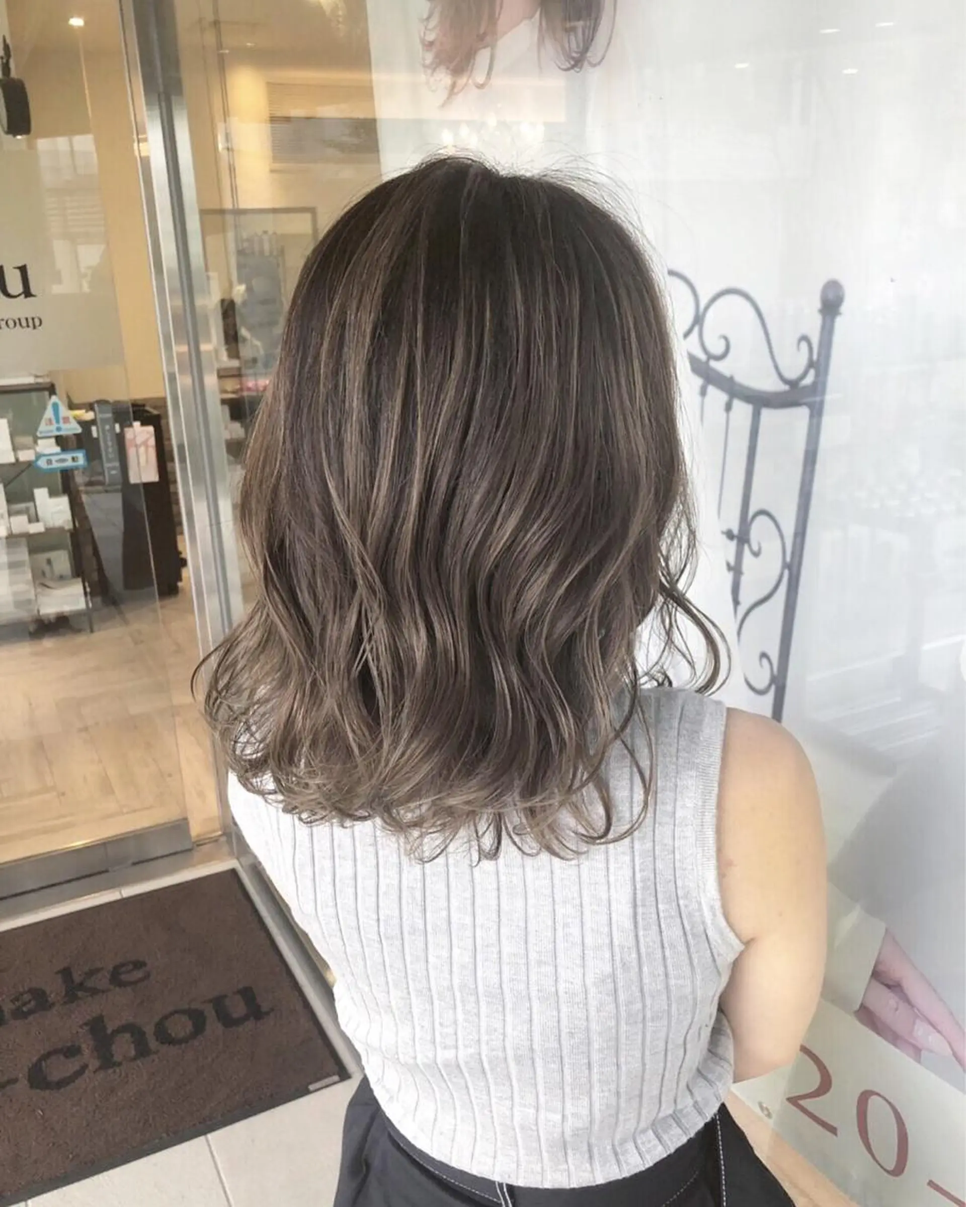 セミロング カラー 白髪ぼかしモデル募集 今村理央奈のヘアスタイル