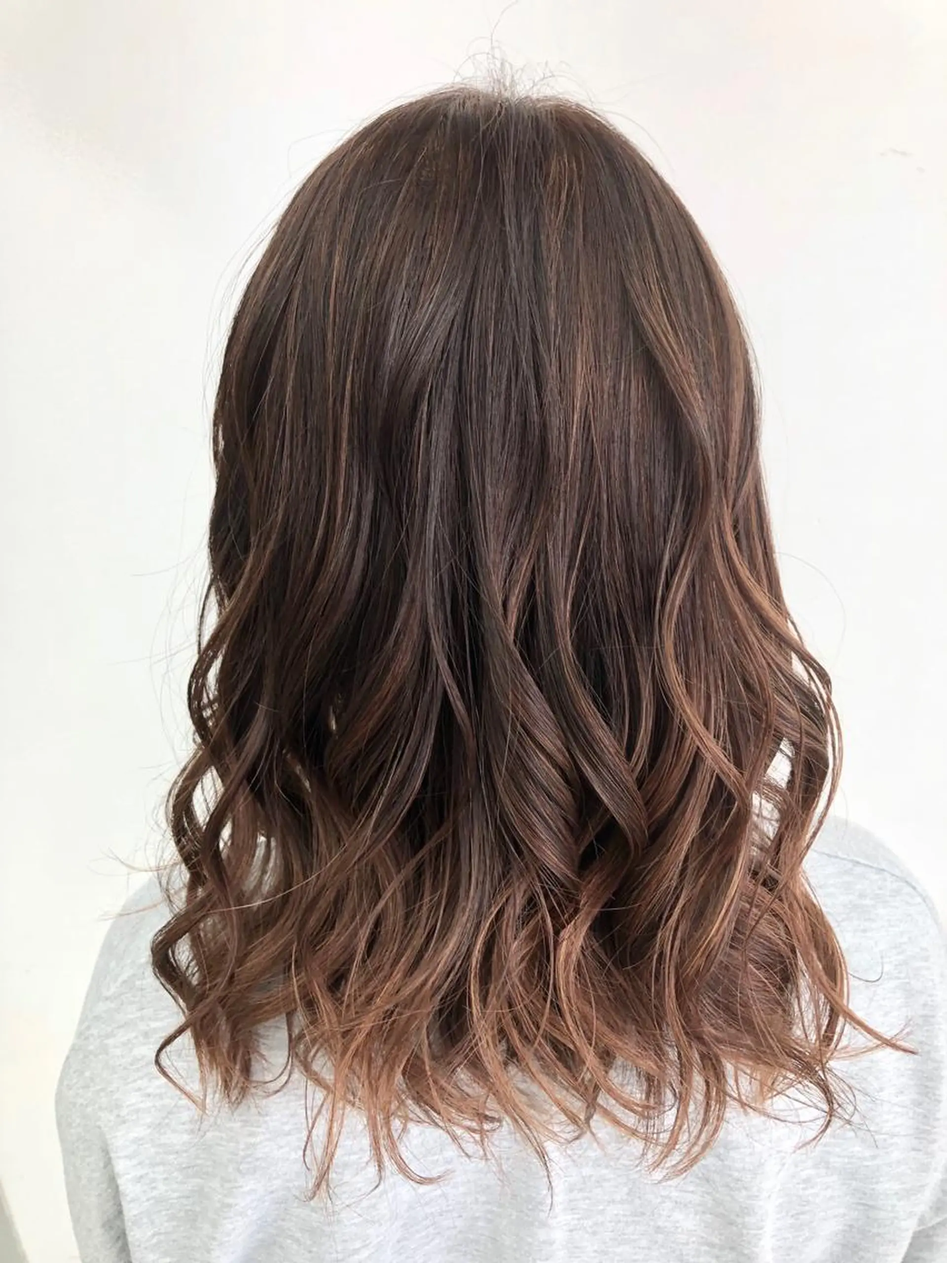 セミロング カラー ハイライトカラー ハイライト 岩崎 裕司のヘアスタイル