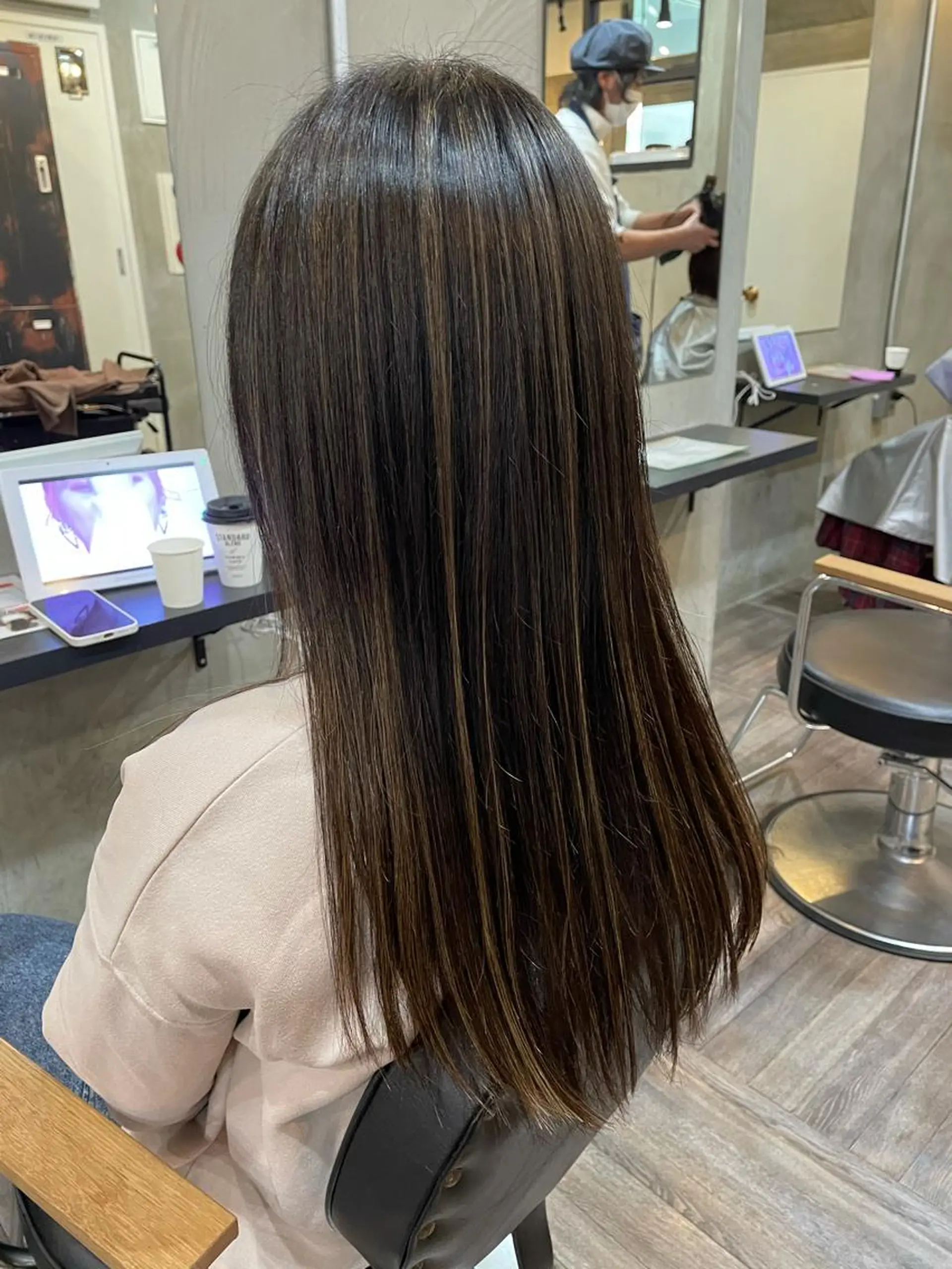 ロング カラー ハイライトカラー ハイライト カット ヘアカラー トリートメント La fith 店長 城谷颯人のヘアスタイル