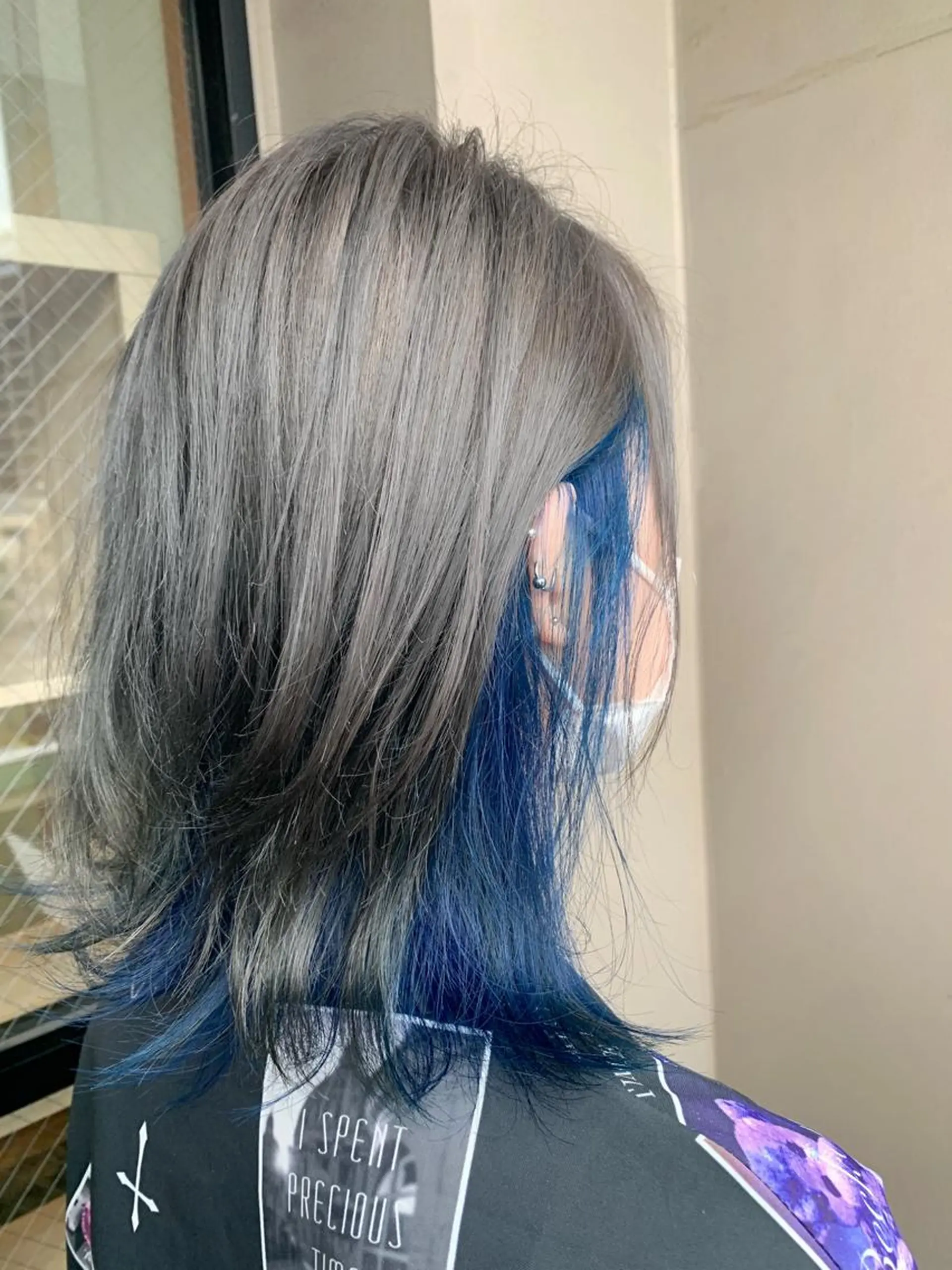 ミディアム カラー ブルーカラー インナーカラー ヘアカラー yuri🌼 NUMBER 天王寺のヘアスタイル