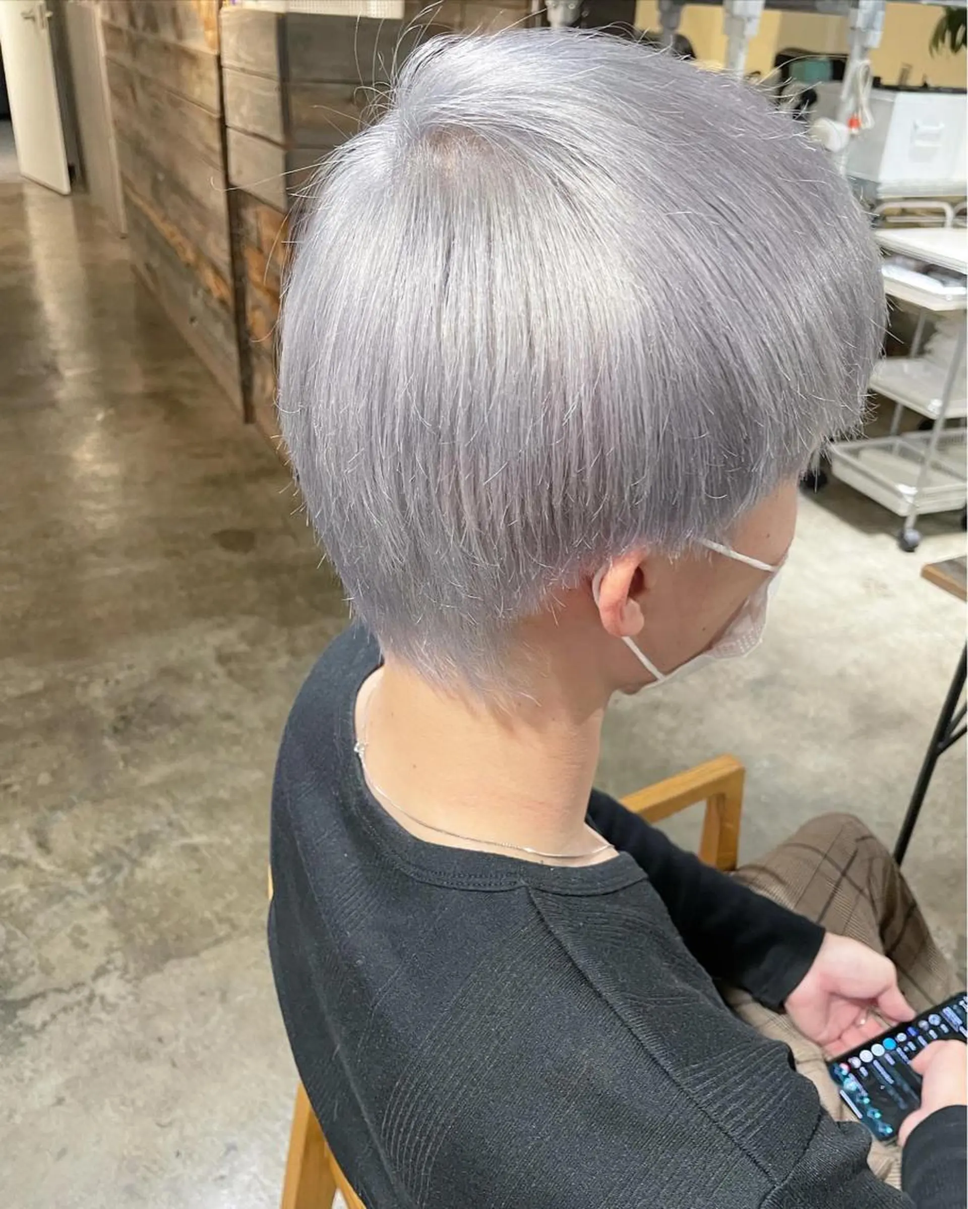 ショート カラー シルバー ホワイトシルバー ヘアカラー トリートメント ハイトーン/レイヤー /ケアブリーチ石川治のヘアスタイル