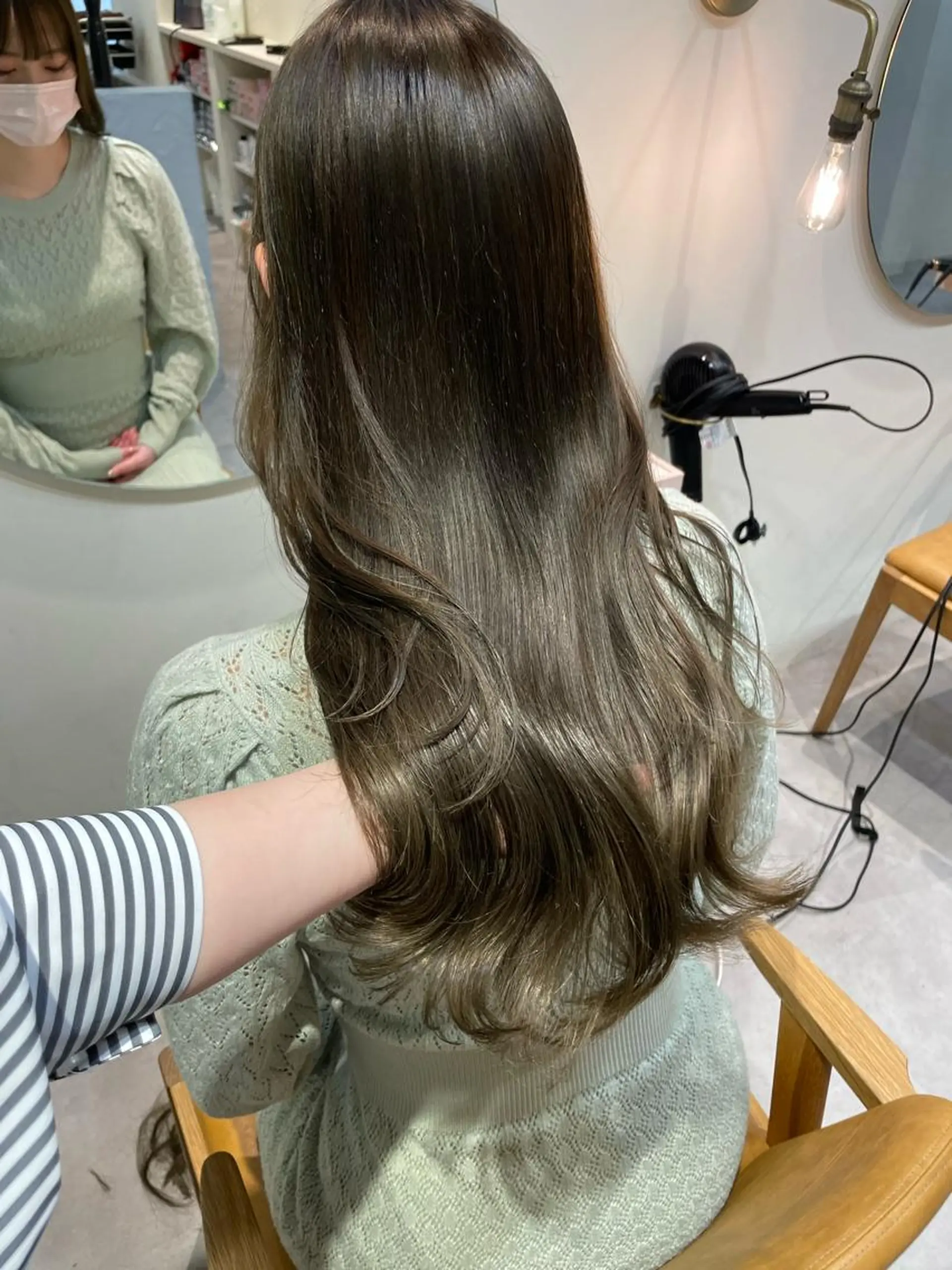 カラー ベージュカラー オリーブベージュ 若月 あやかのヘアスタイル