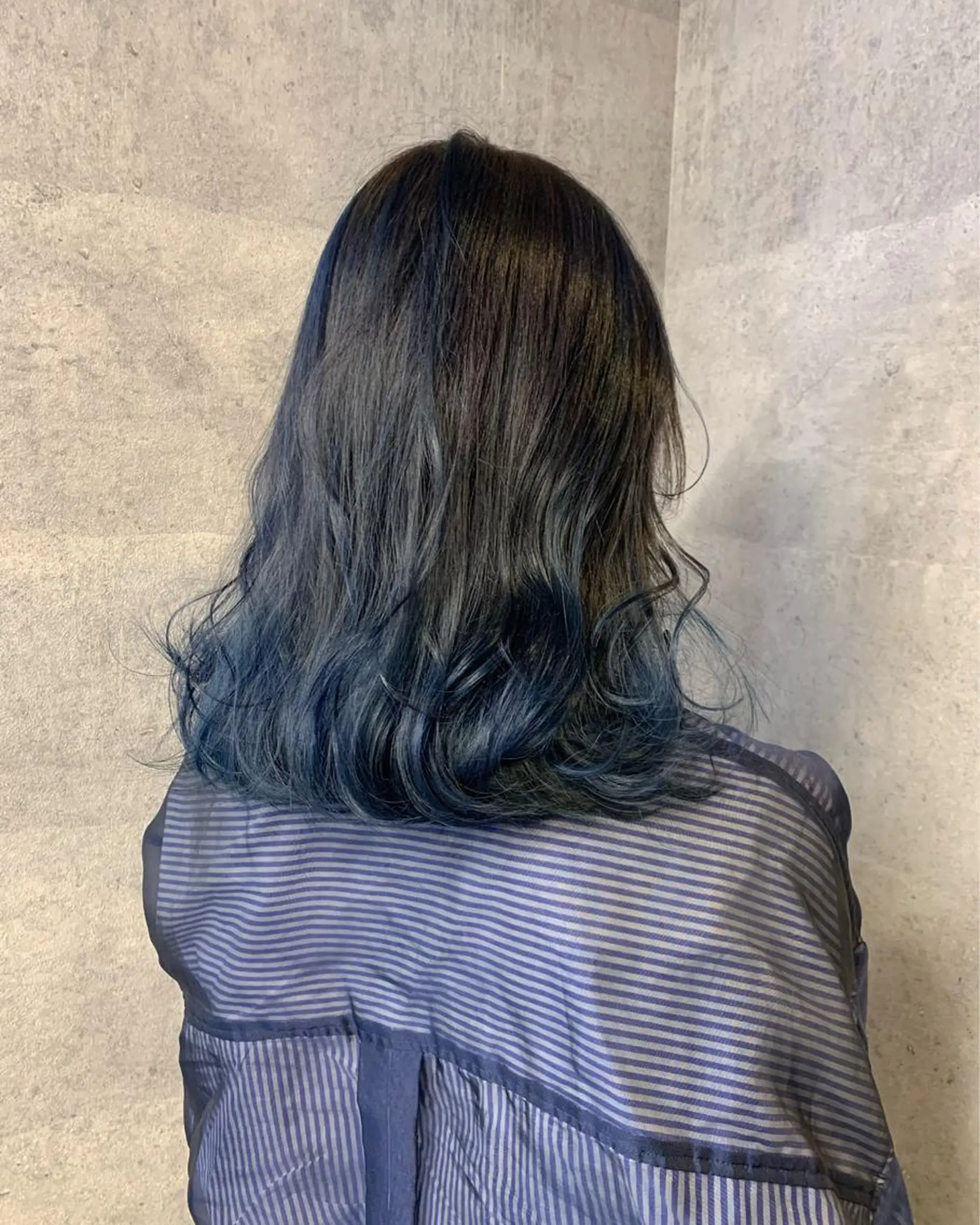 セミロング カラー ブルーカラー ブルージュ グラデーションカラー ヘアカラー Chara Chalone所属・今野 美栄のヘアスタイル