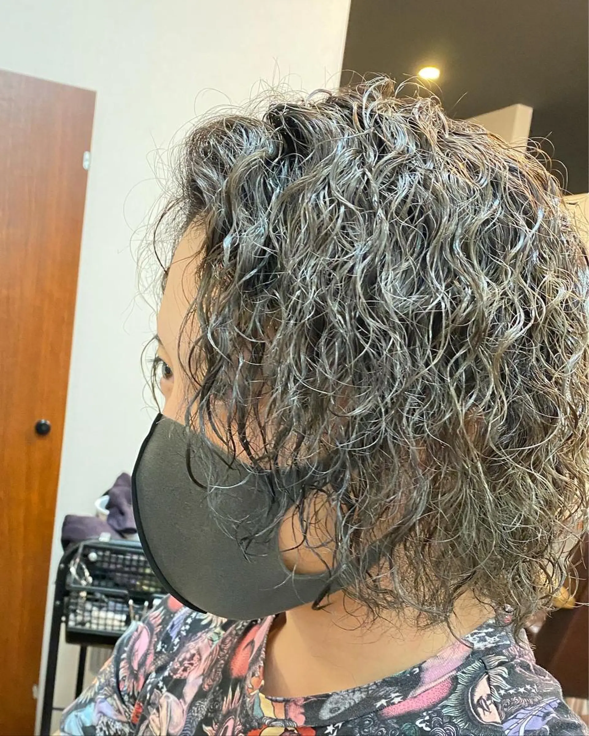 ミディアム ミディアムパーマ 仕上がり満足度No. 1🔥BLUCK🔥のヘアスタイル