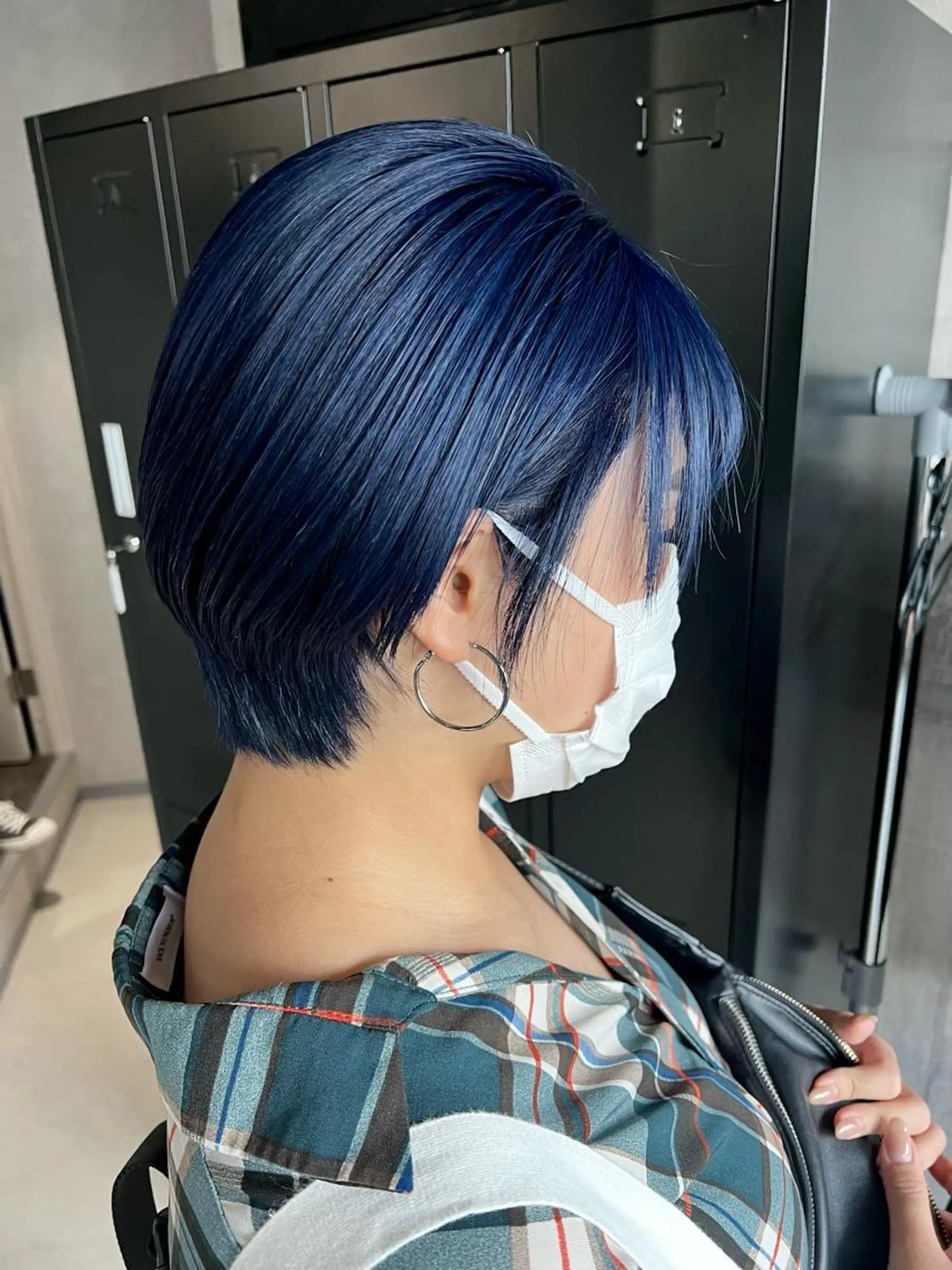 ミディアム カラー ブルーカラー mimiiy梅田 中崎町ハイトーンのヘアスタイル