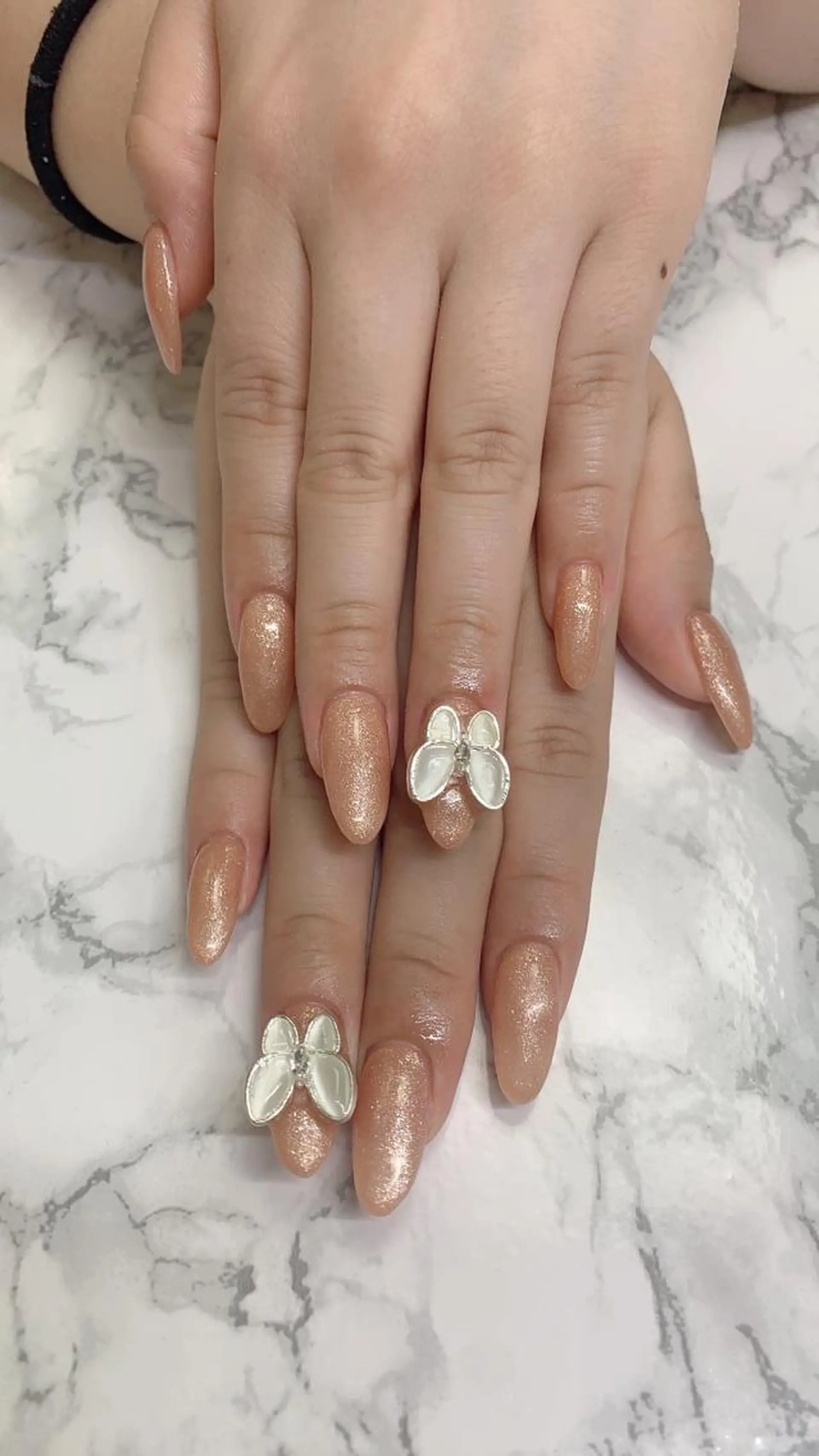 ネイル はな💎ネイル ワンホン、長さ出しのネイルデザイン