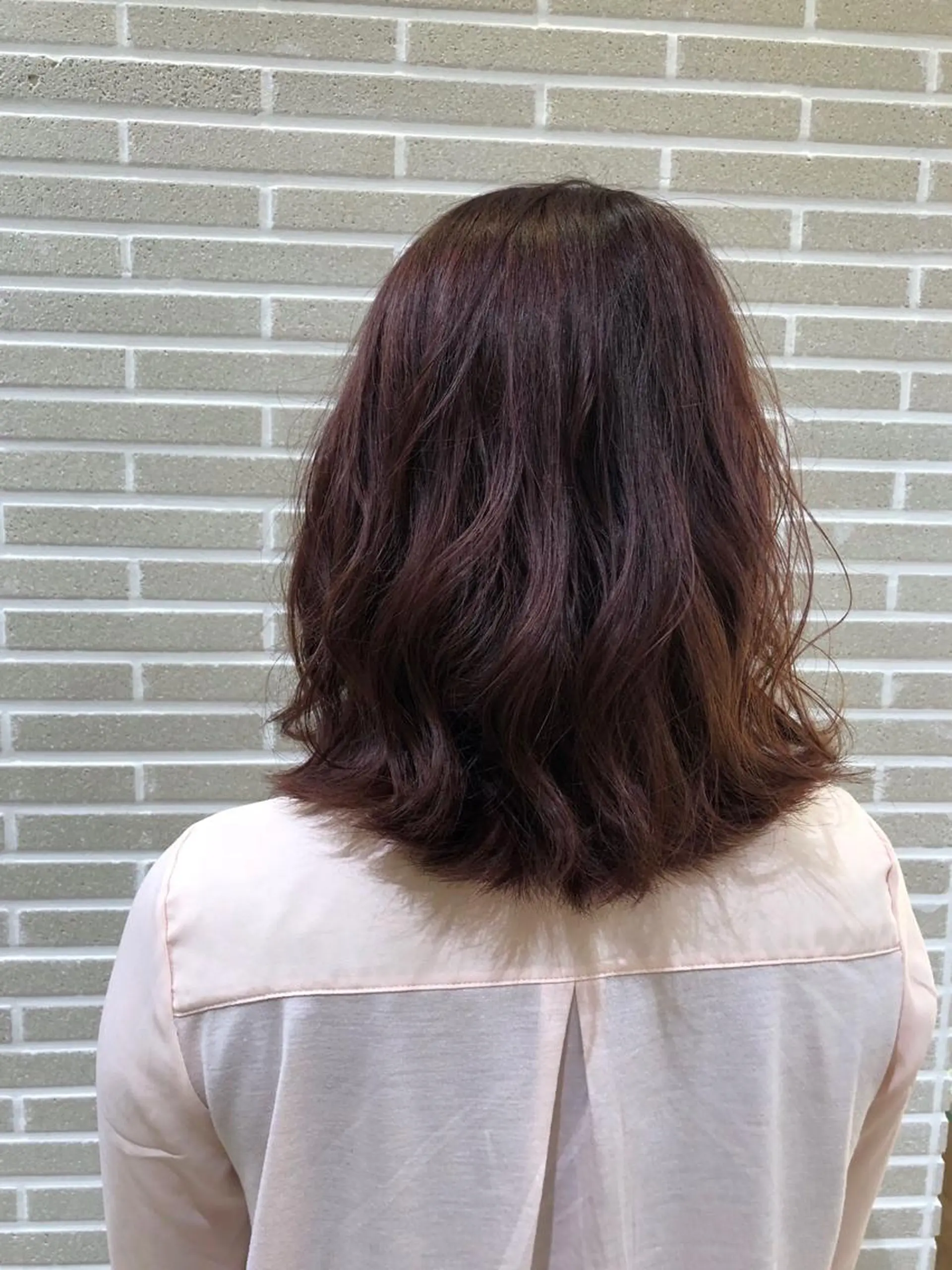 ミディアム カラー ヘアアレンジ イルミナカラー 外ハネヘア ヘアカラー 山北 咲子のヘアスタイル