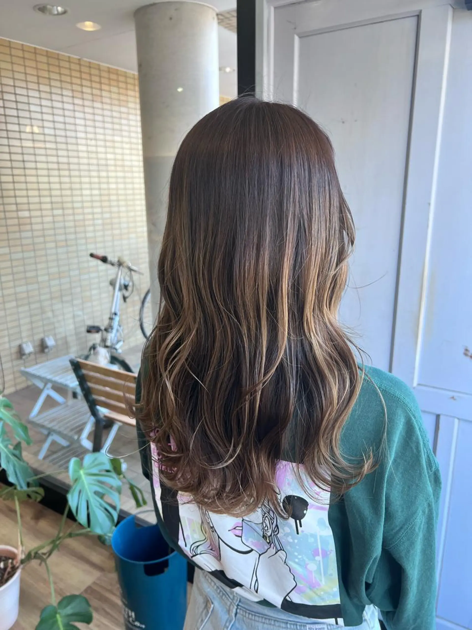 ロング カラー アッシュ ベージュカラー ヘアカラー トリートメント ツキダテ ユイのヘアスタイル
