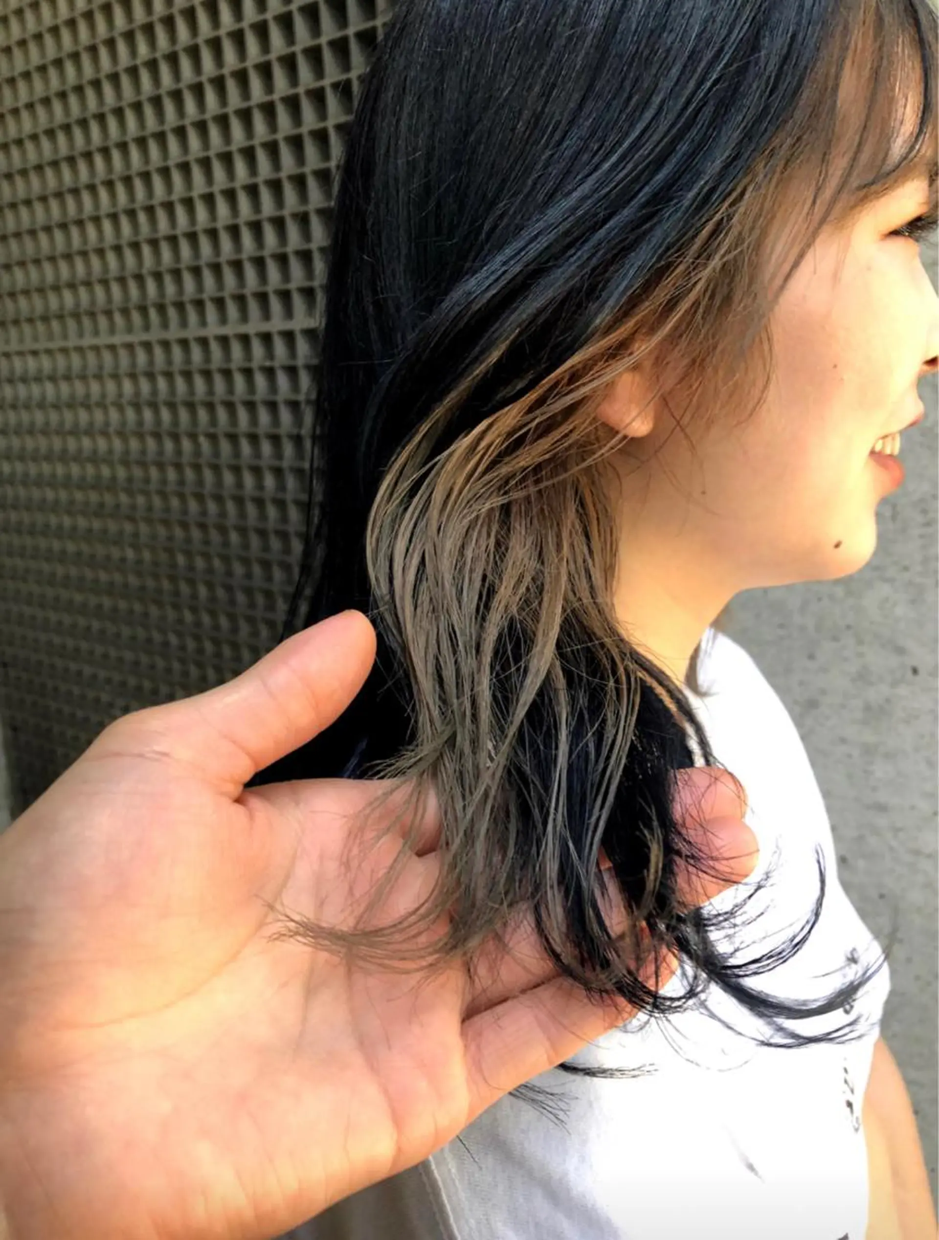 ロング カラー インナーカラー レイヤーカット 岩谷流星のヘアスタイル