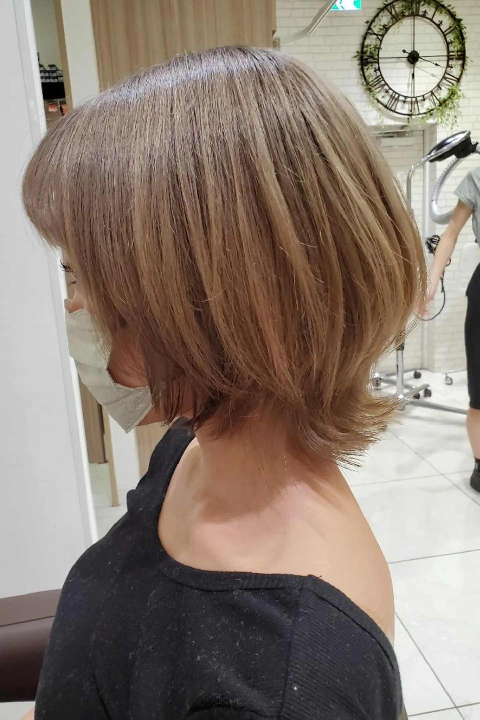 ショート カラー ベージュカラー ブリーチ ミルクティーベージュ 中村 和貴のヘアスタイル