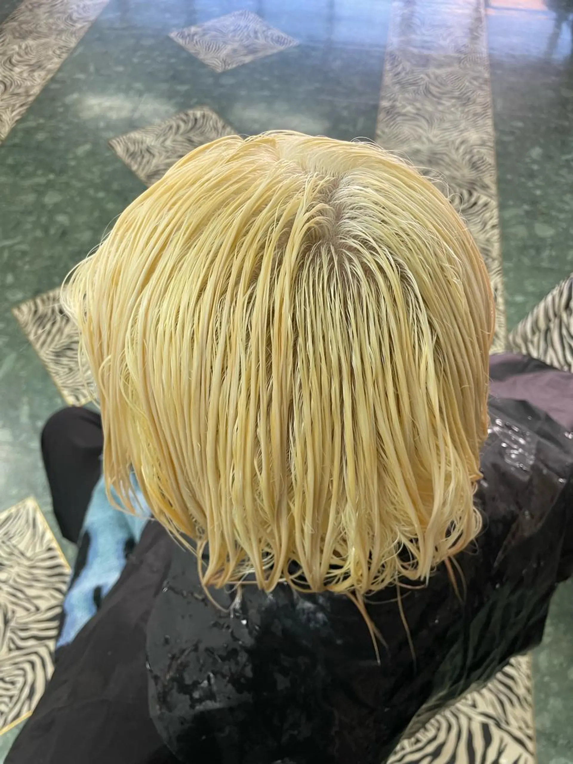 ミディアム カラー アッシュ アッシュグレー アッシュグレージュ バレイヤージュ ミストバング ヘアカラー トリートメント ブリーチ率No.1 MANATO🎨🌈のヘアスタイル