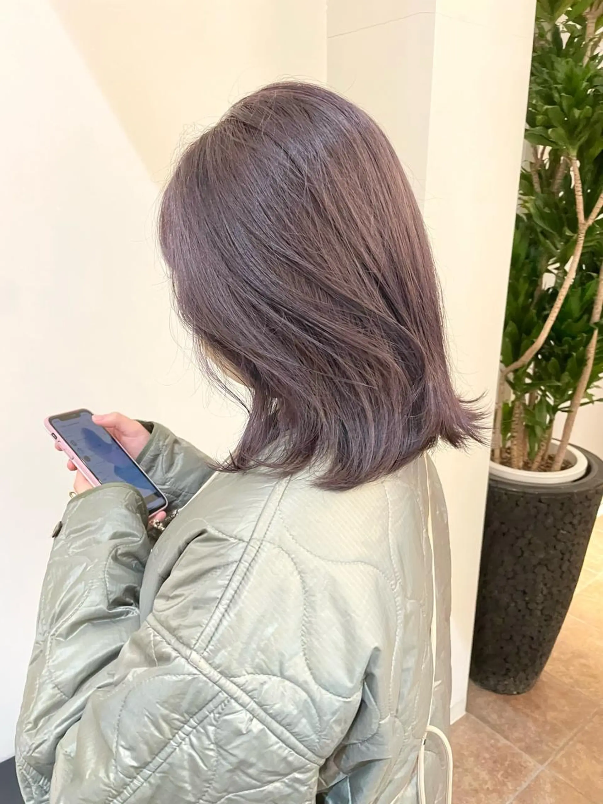 ミディアム カラー グレージュ ラベンダーカラー ラベンダーグレージュ ラベンダーグレー カット ヘアカラー トリートメント ダメージレスブリーチ HIROSHIのヘアスタイル