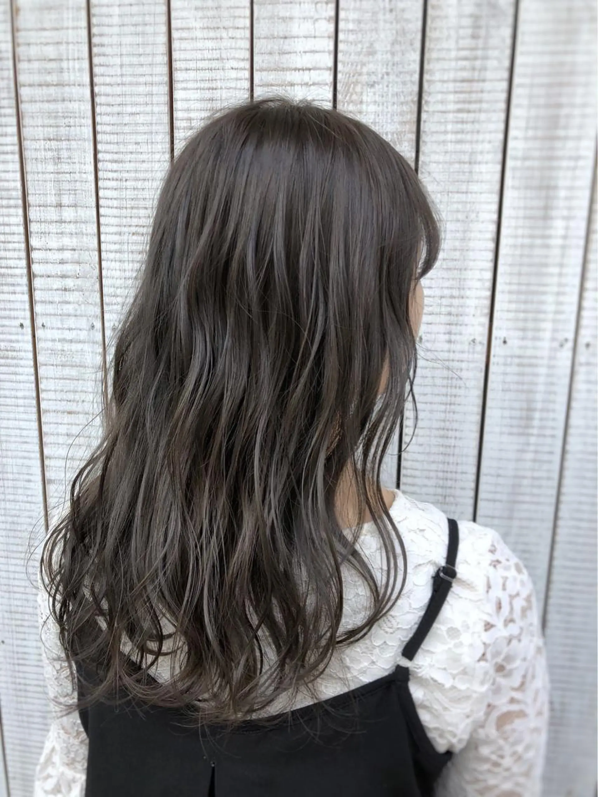 ミディアム カラー グレージュ ケアブリーチ 坪井佑樹のヘアスタイル