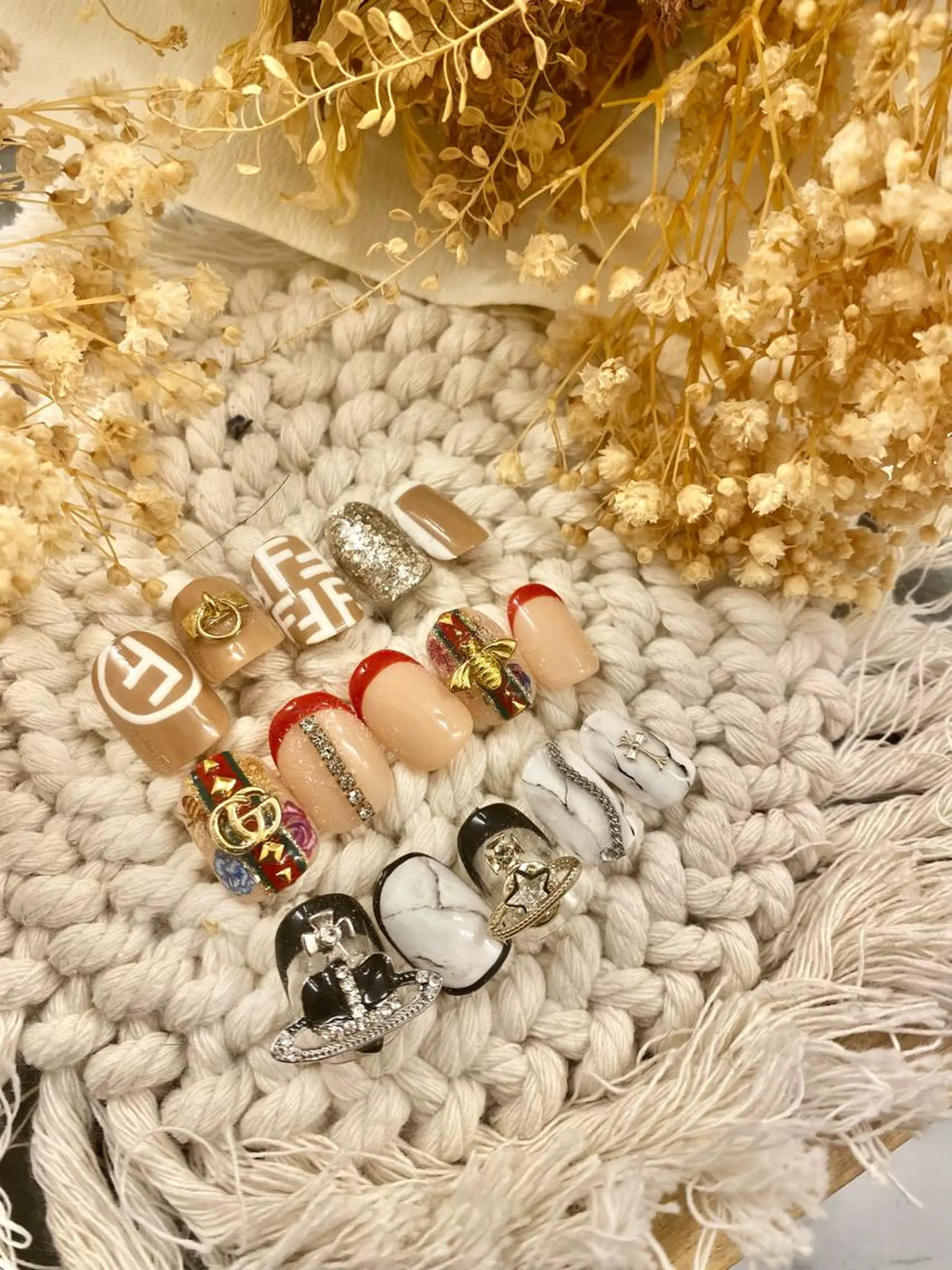 ネイル オーロラネイル ジェルネイル 韓国ネイル ニュアンスネイル ワンカラーネイル Yudia🦋 azuのネイルデザイン