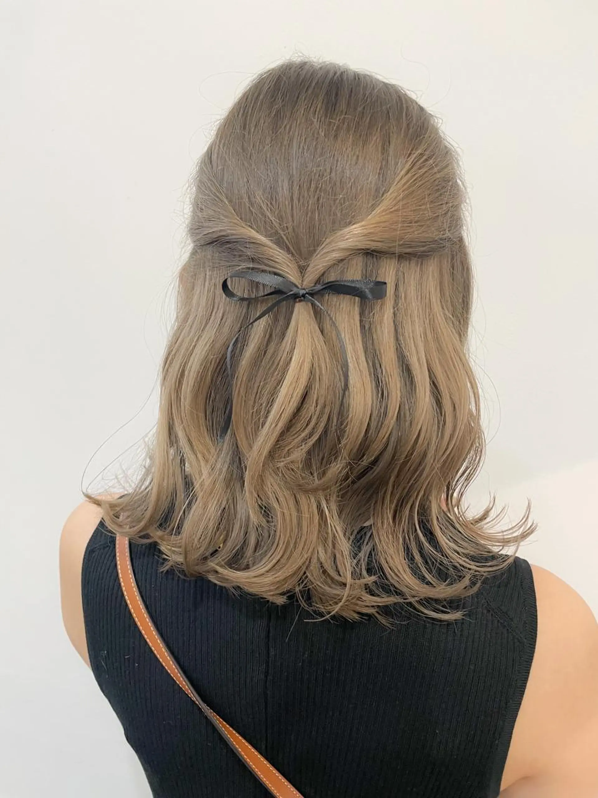 ミディアム ヘアアレンジ ハーフアップ 簡単アレンジ 【arc】Ruri コテ巻き風パーマのヘアスタイル