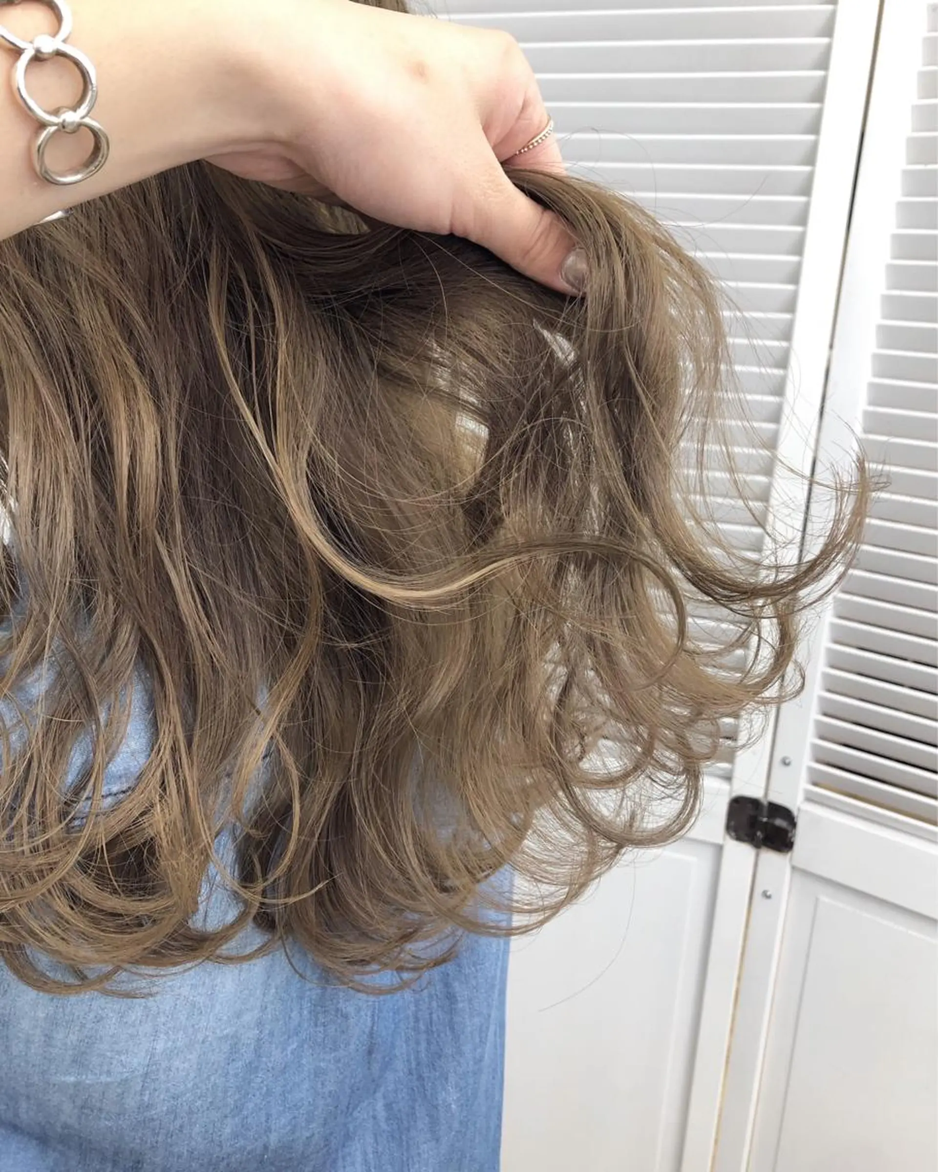 セミロング カラー ベージュカラー ヘアカラー トリートメント ブリーチカラーレイヤ ーカット🦋annaのヘアスタイル