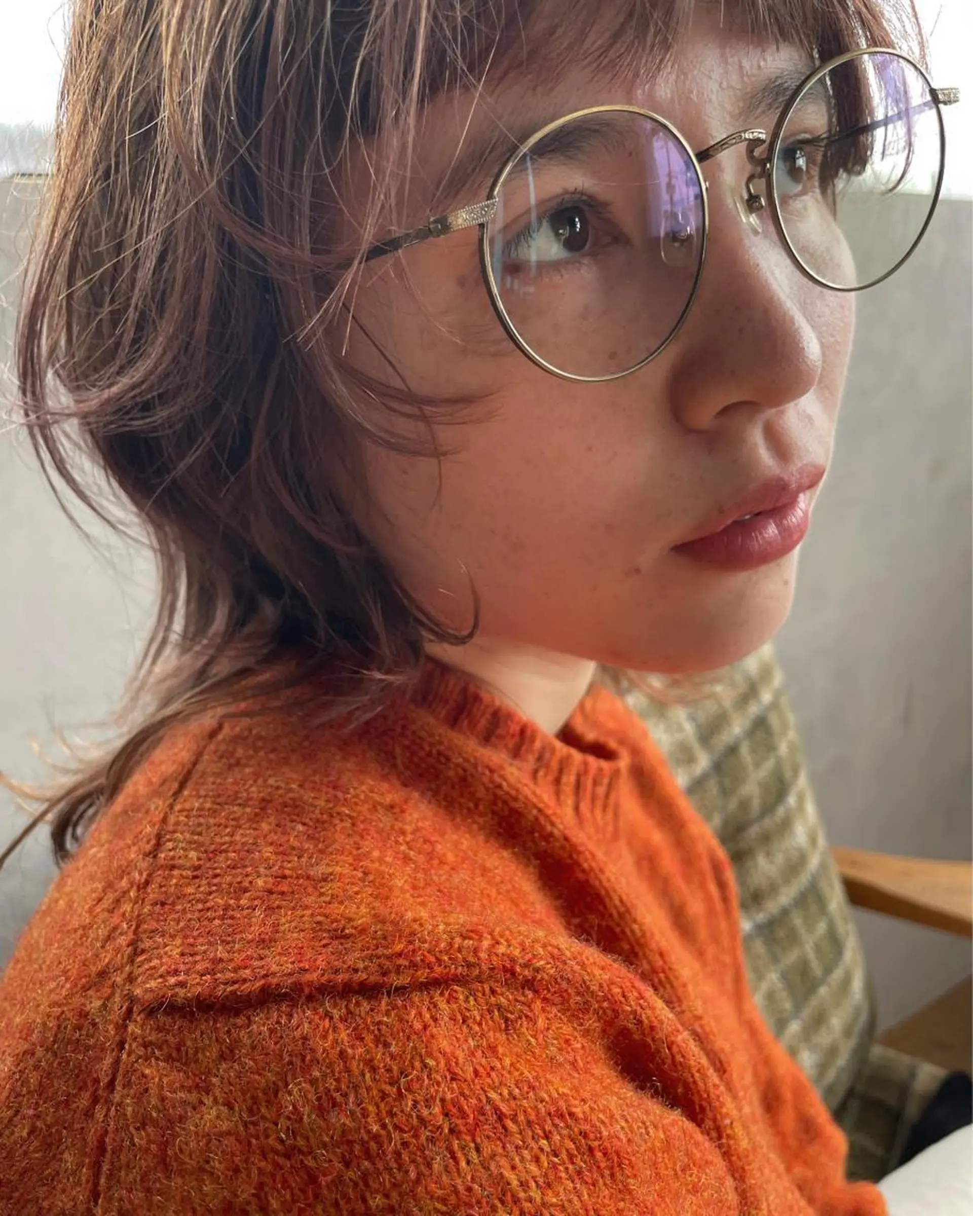 ミディアム 泊 紗羅のヘアスタイル