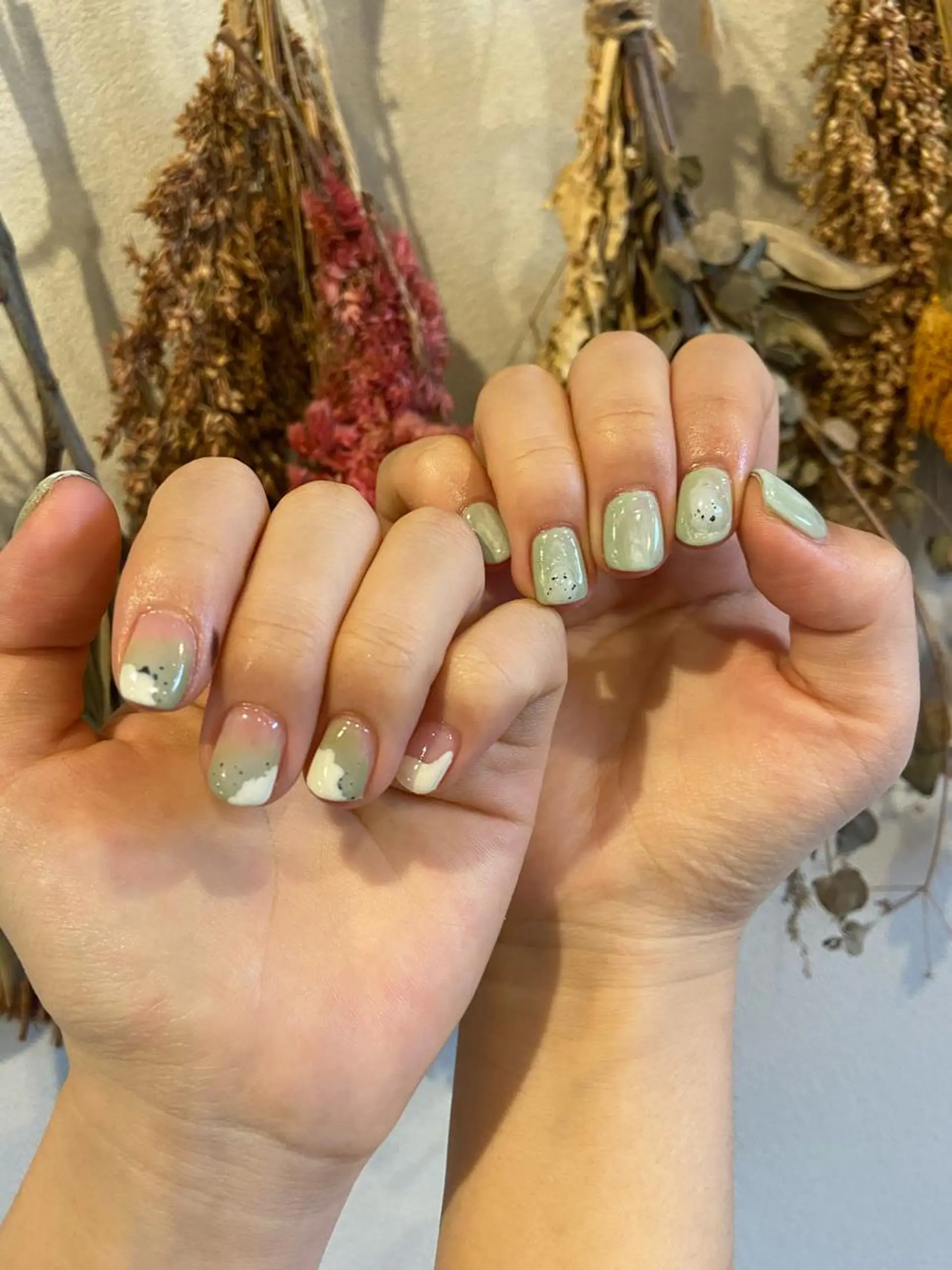 ネイル アートネイル グリーン ニュアンスネイル ワンカラーネイル ピスタチオネイル . unffのネイルデザイン