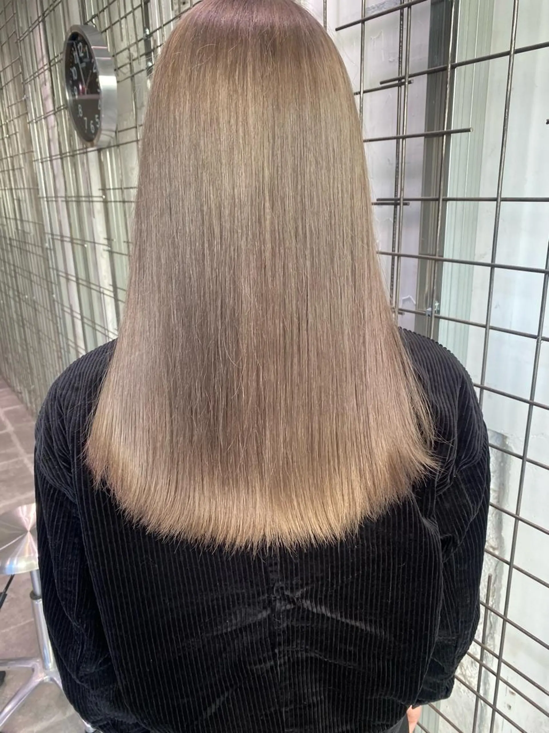 カラー ベージュカラー ホワイトベージュ カット ヘアカラー AYANE 韓国ヘア /レイヤーカットのヘアスタイル