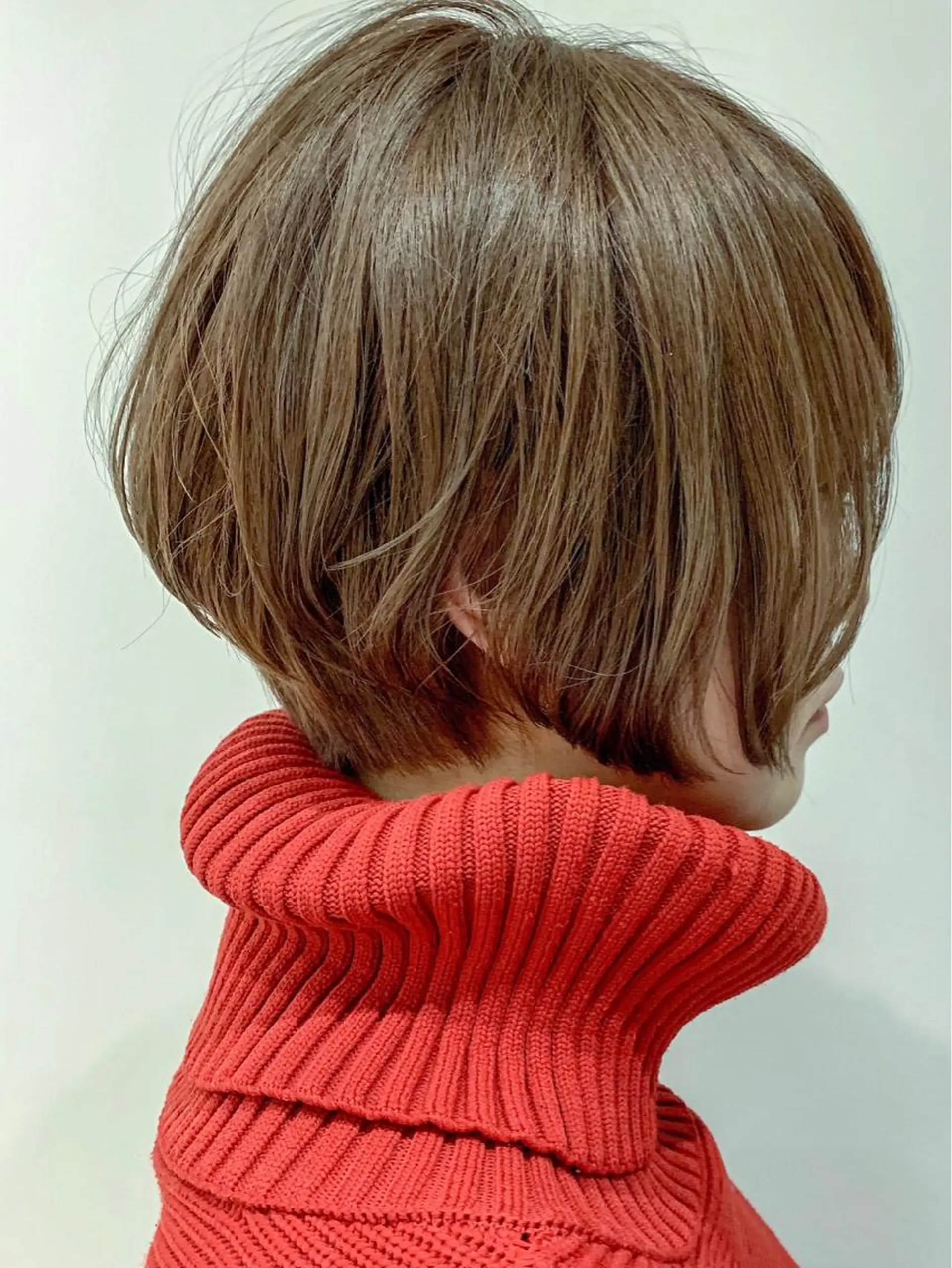 ショート nuu所属・💜ショート💜 ウルフ、ボブ二色亜美のヘアスタイル