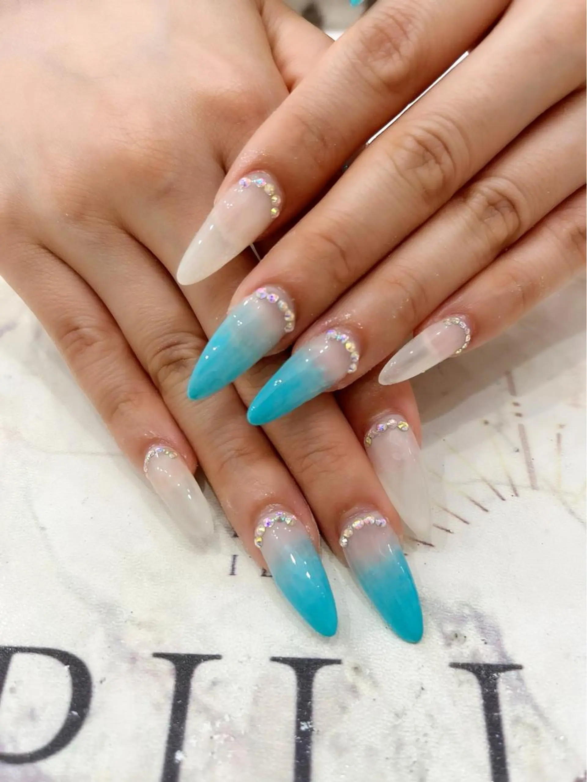 ネイル ジェルネイル グラデーション オフィスネイル Risa ネイルサロンKOTOのネイルデザイン