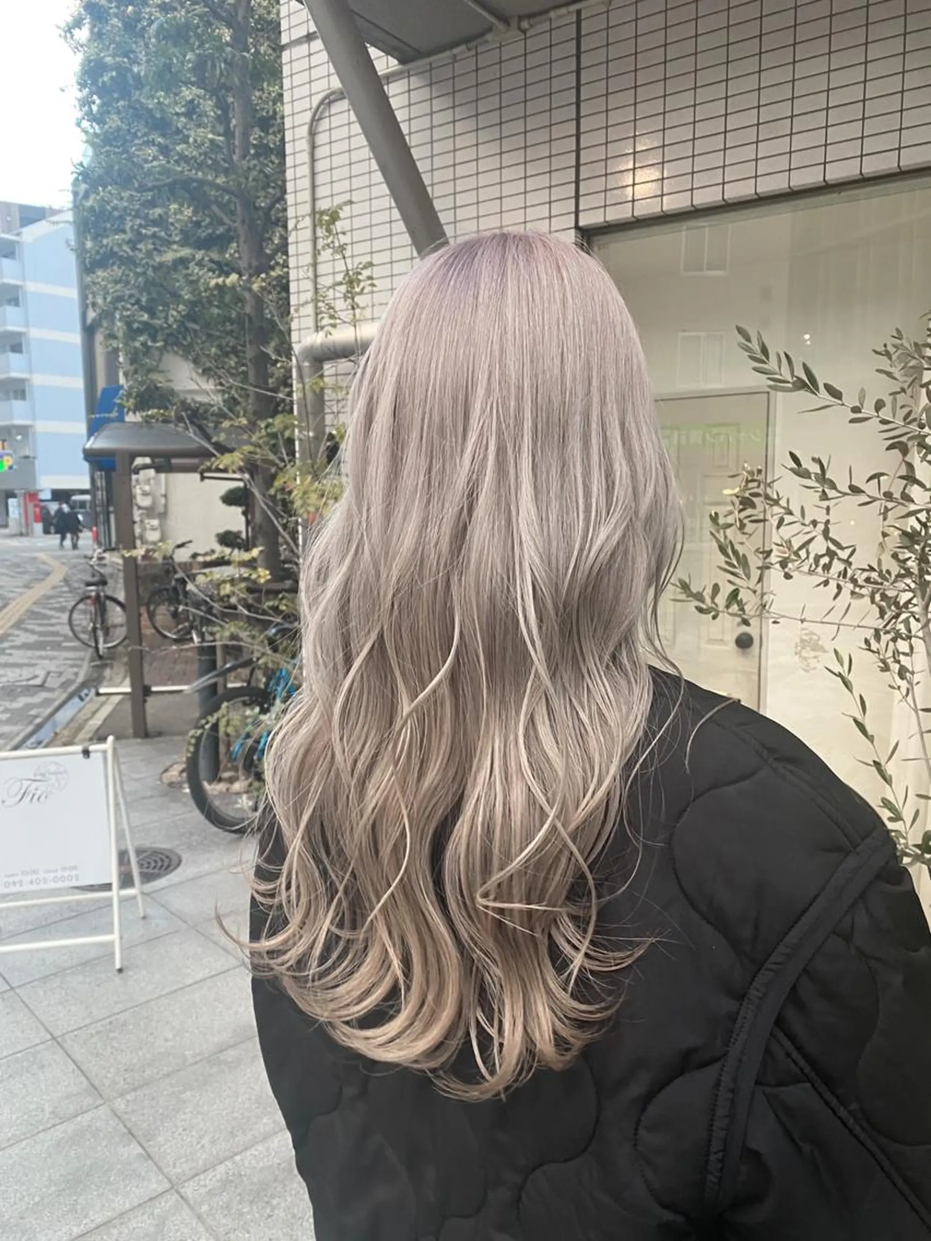 ロング カラー ブリーチ シルバー カット ヘアカラー ⭐中崎 さゆり⭐のヘアスタイル