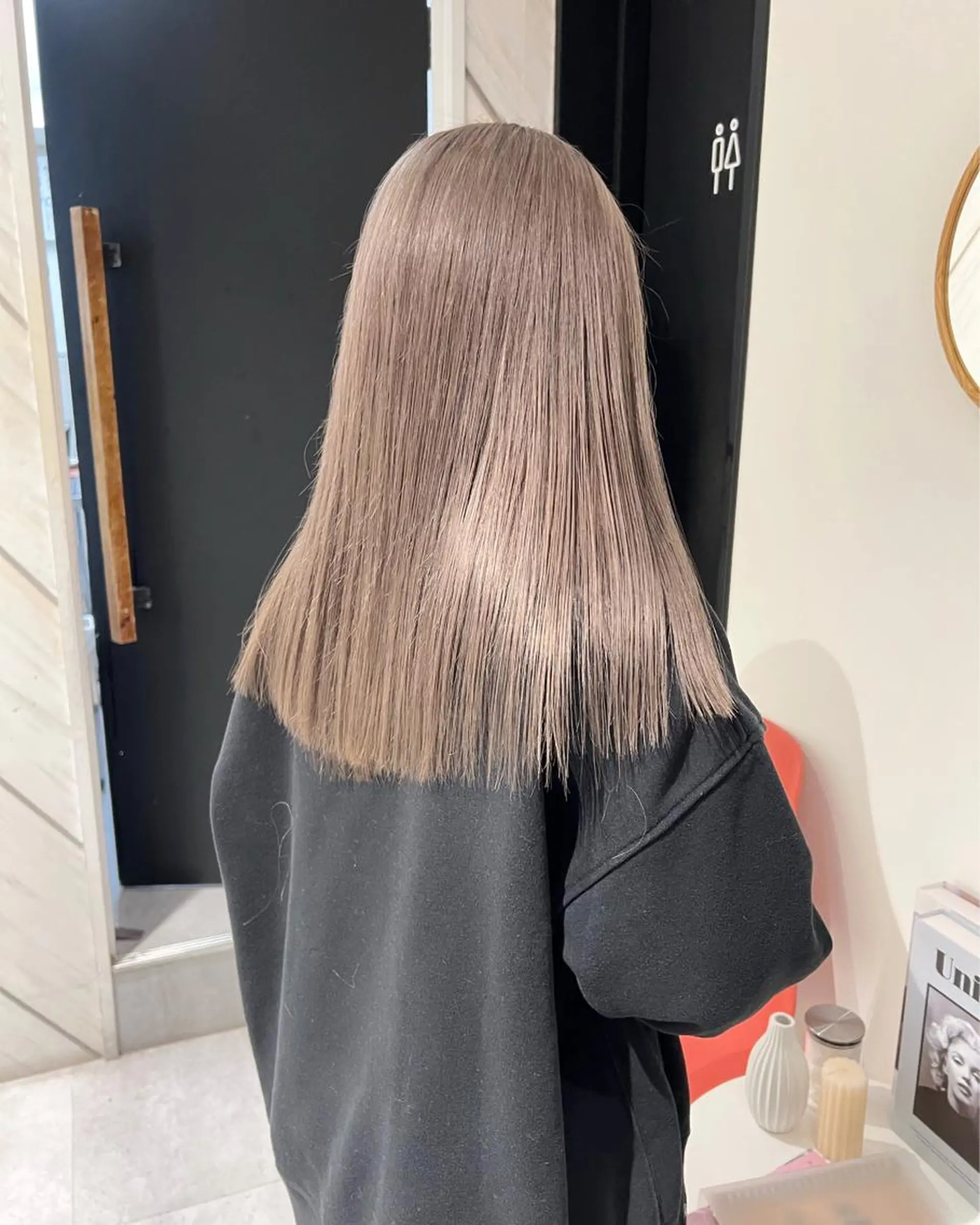 セミロング デザイン🥇複雑履歴 ハイトーン特化のヘアスタイル