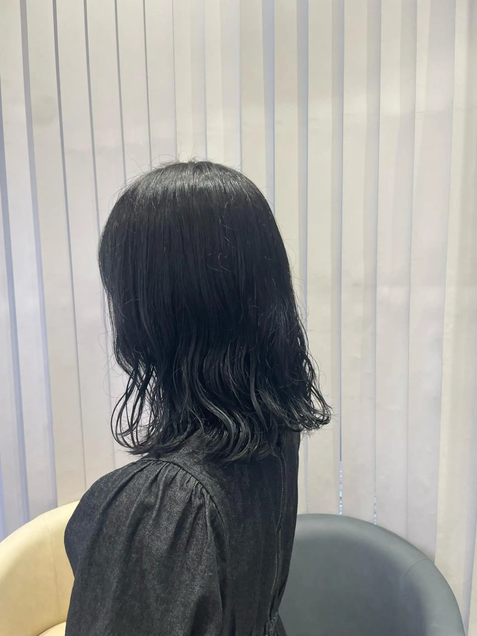 ミディアム カラー 黒髪 ブルーカラー ブルーブラック ヘアカラー トリートメント クロスパーマ/うる艶 カラー/Kurumiのヘアスタイル