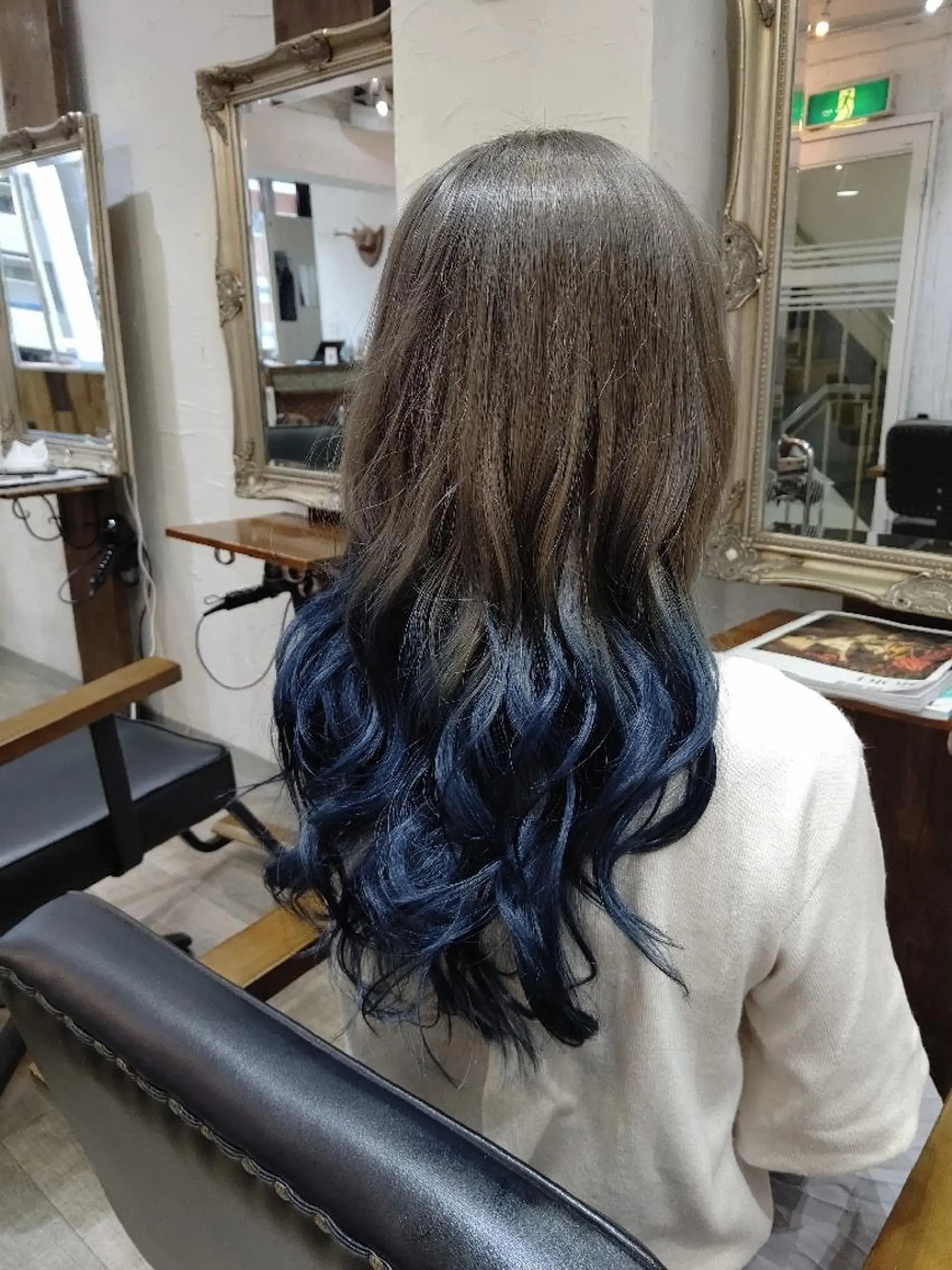 ロング カラー ブルーカラー グラデーションカラー グレージュ シルバー シルバーグレージュ ヘアカラー bathair  所属・bathair 持田侑祐のヘアスタイル