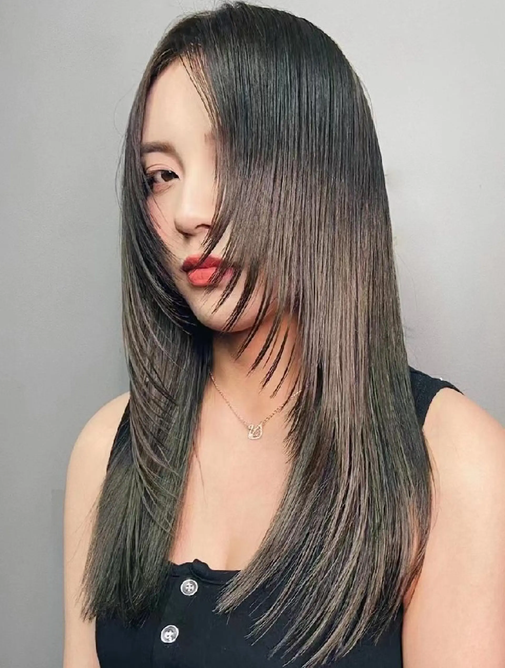 セミロング カラー ヘアアレンジ u hair所属・こばやし ももこのヘアスタイル