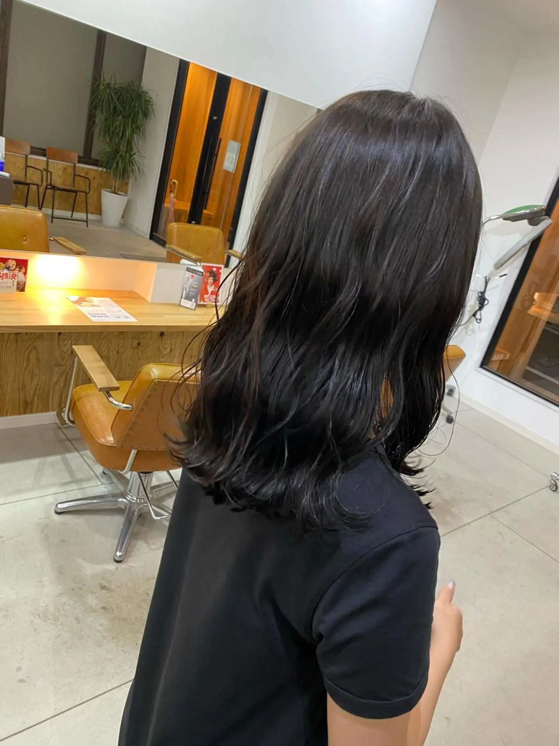 セミロング ブリーチカラー よねだまことのヘアスタイル