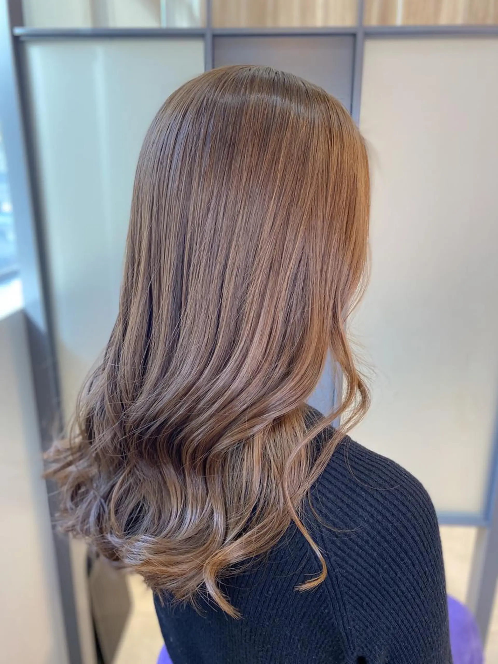 セミロング カラー ベージュカラー オリーブベージュ ヘアカラー トリートメント SALOWIN神戸三宮East店所属・【透明感、艶髪】西村 有司のヘアスタイル