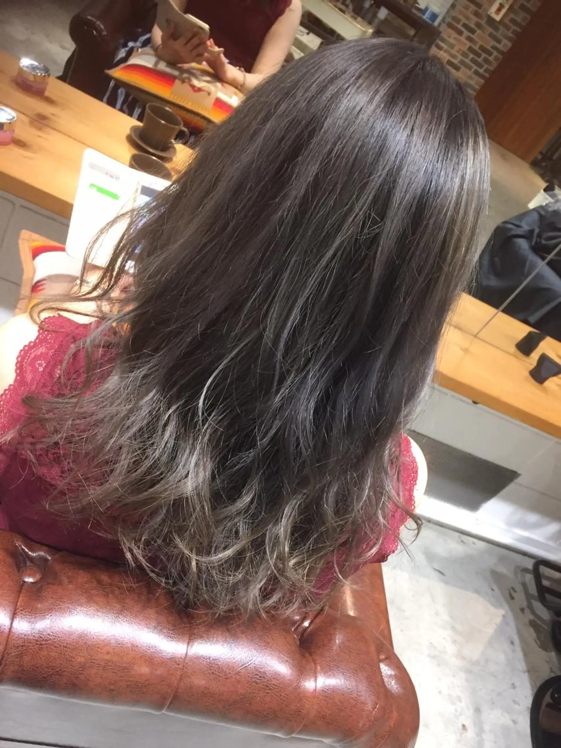 セミロング カラー グレージュ 竹嶌 健吾のヘアスタイル