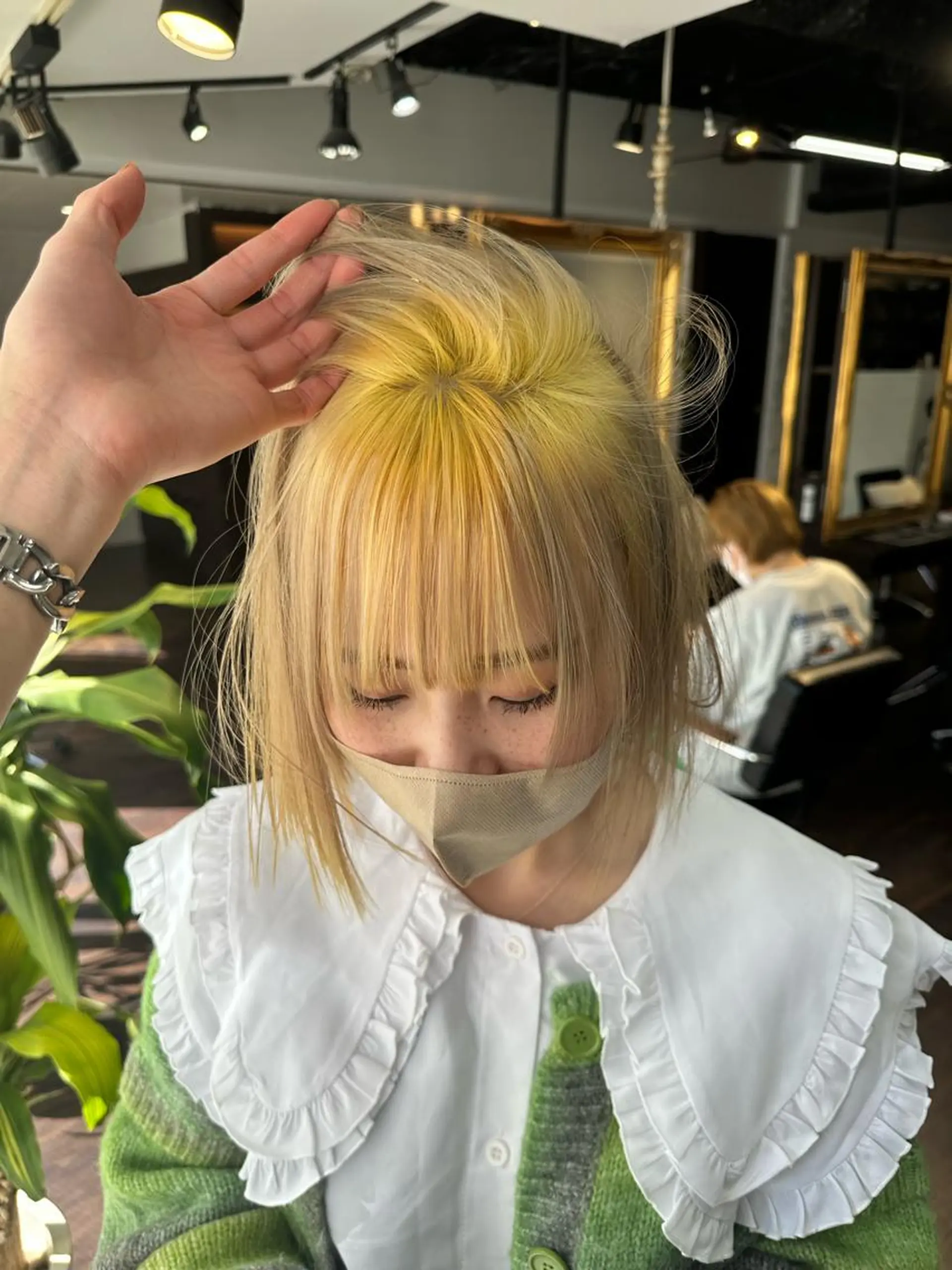 ミディアム カラー アディクシーカラー ブリーチ ケアブリーチ デザインカラー ハイトーンカラー カット ヘアカラー トリートメント ワンホンヘア ケラチン/Kaitoのヘアスタイル