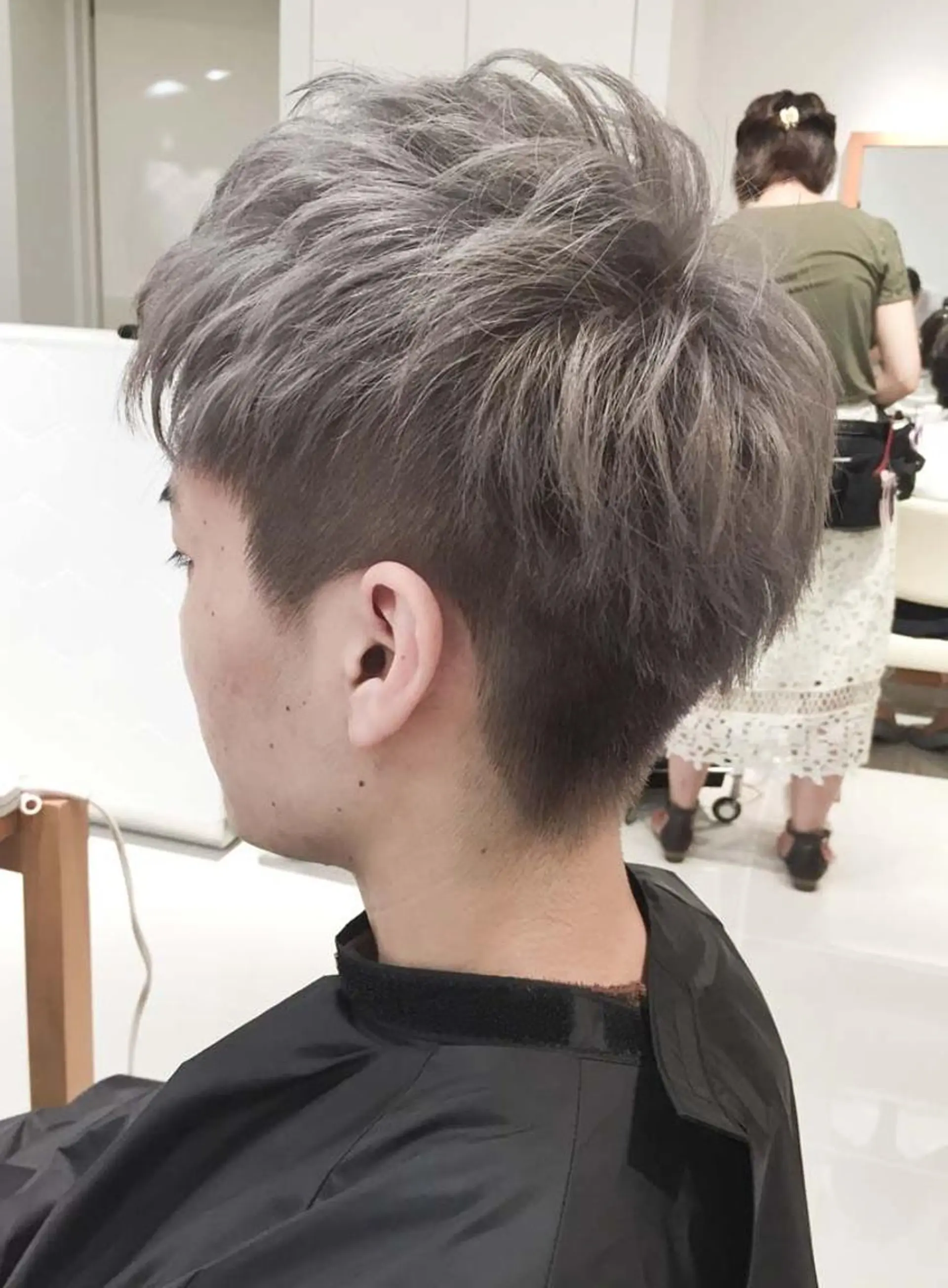 ショート カラー メンズ ヘアアレンジ メンズブリーチ メンズ韓国風 韓国マッシュ マッシュ ツーブロック 𝐑𝐈𝐍𝐊𝐀 🐷🖤のヘアスタイル