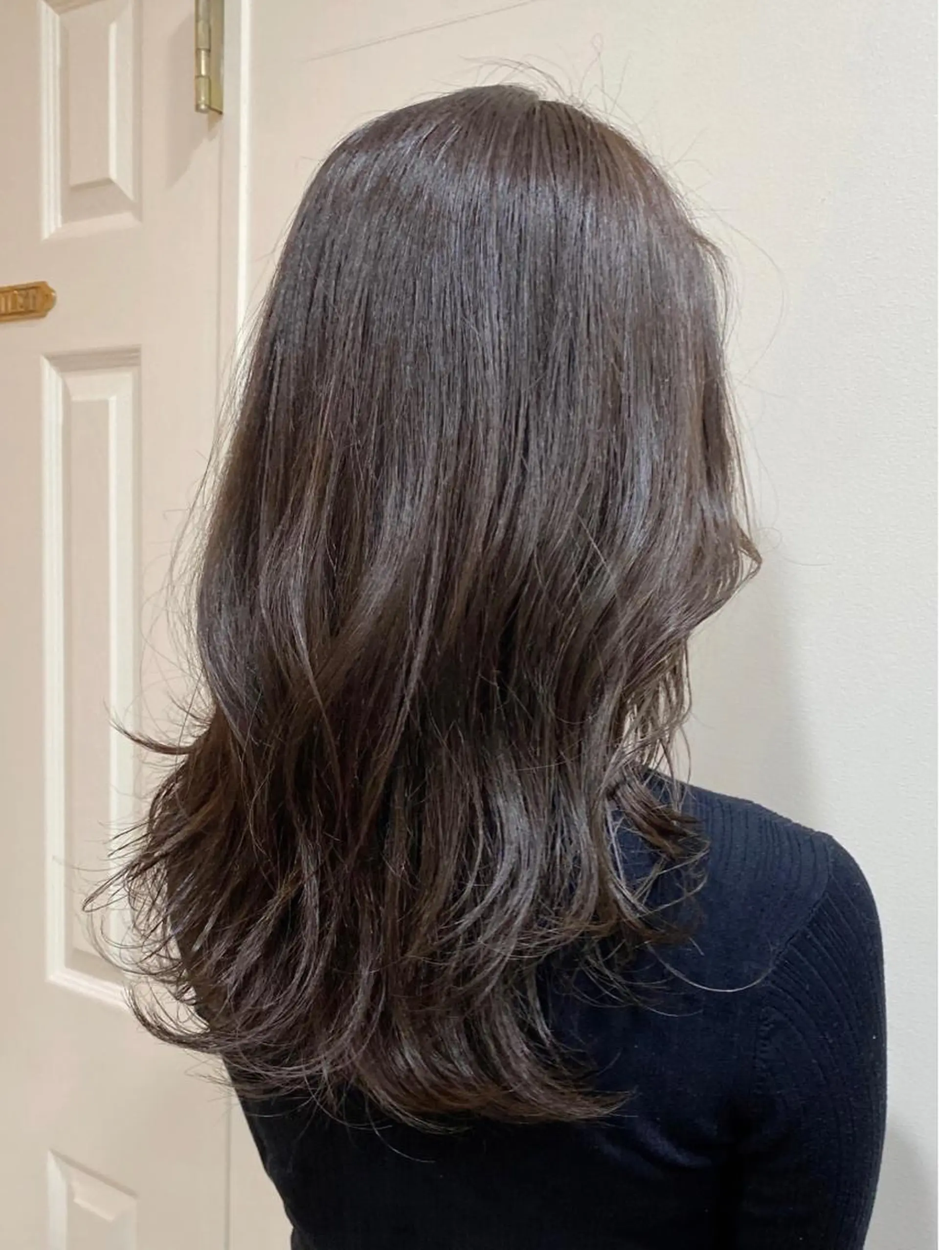 セミロング カラー アッシュ レイヤーカット カット ヘアカラー salowin渋谷kitaya park前所属・RIKA韓国ヘア/く びれヘア/上品カラーのヘアスタイル