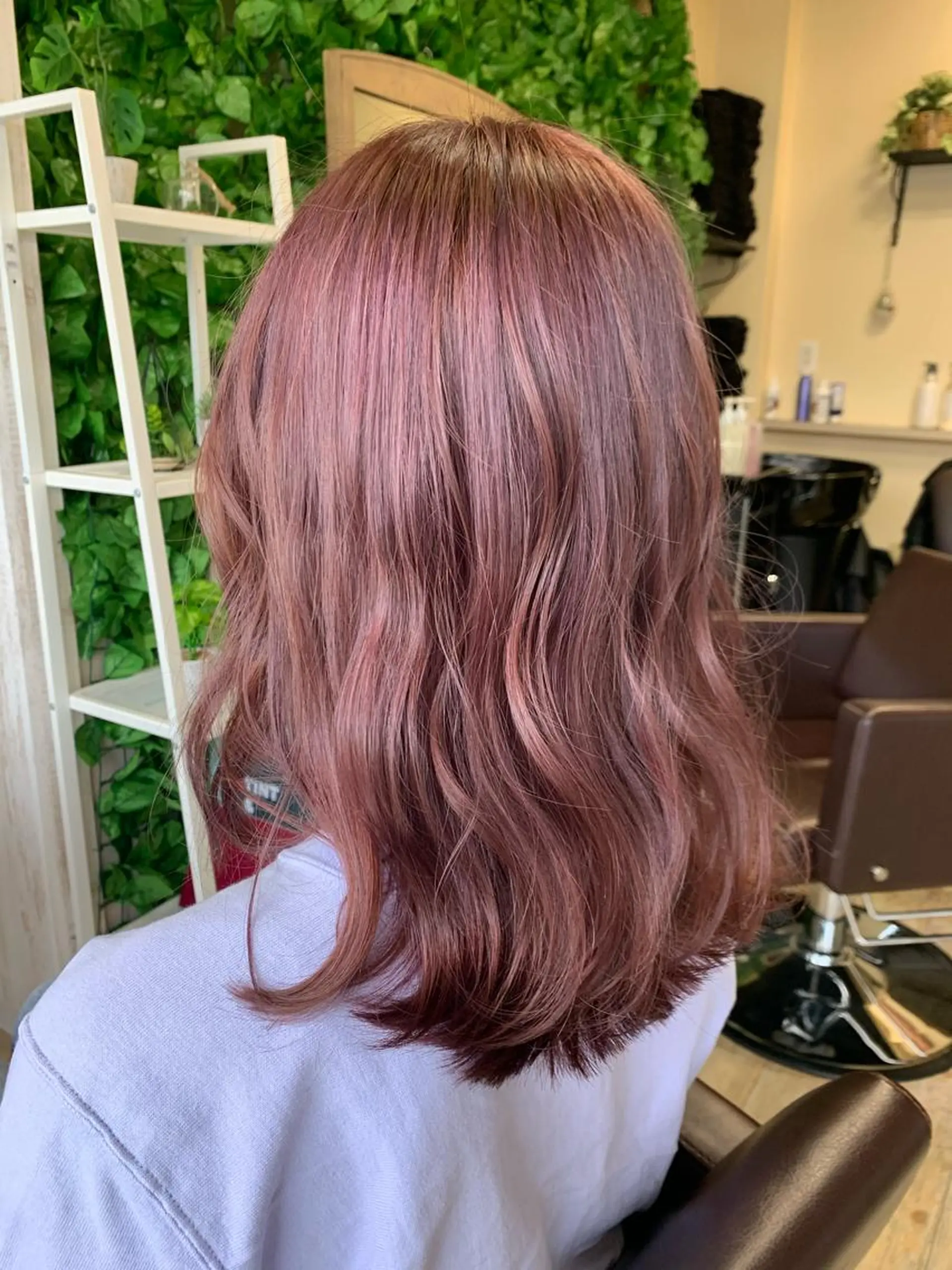 ミディアム リリー岸和田所属・西村 LaniRuhrのヘアスタイル