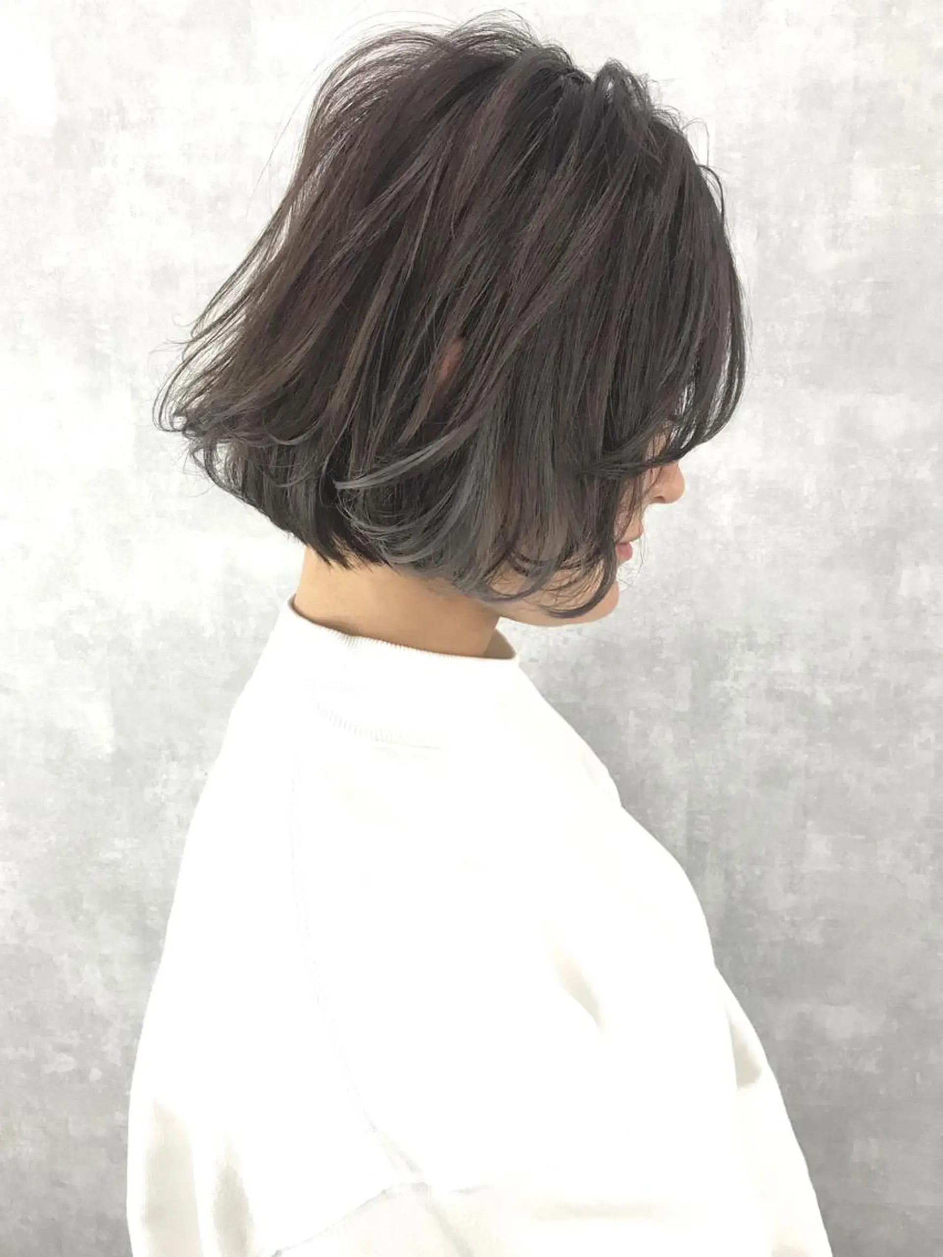 ショート カラー インナーカラー TOMOYAレイヤー ブリーチ縮毛矯正のヘアスタイル