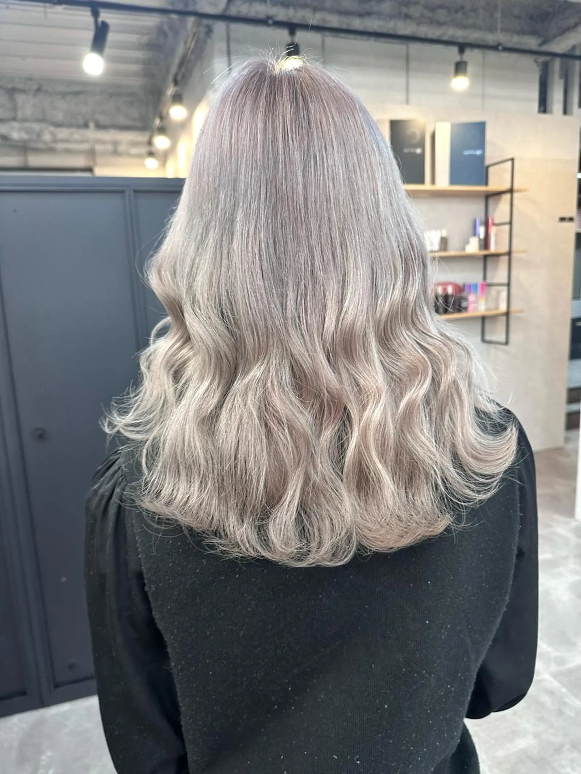 セミロング ヘアカラー Aika 🖤のヘアスタイル