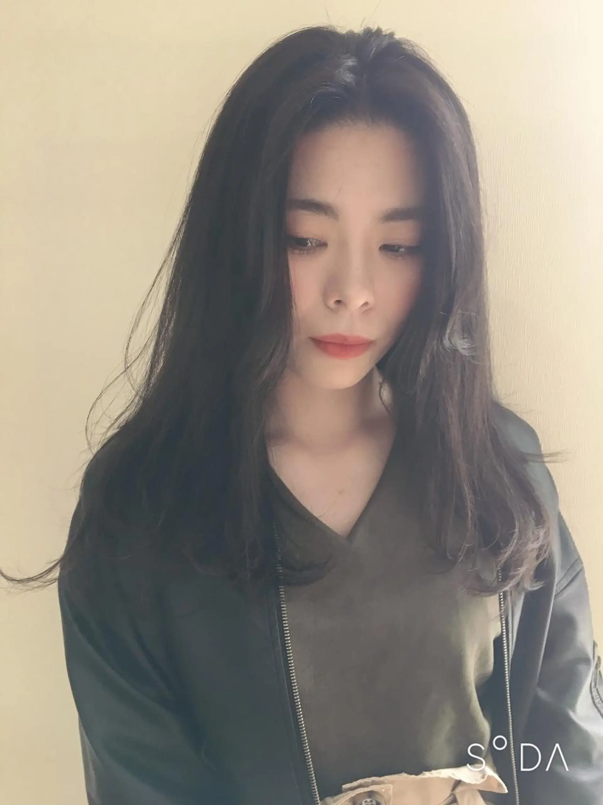 セミロング カラー オルチャンヘア 三浦 瑠璃のヘアスタイル