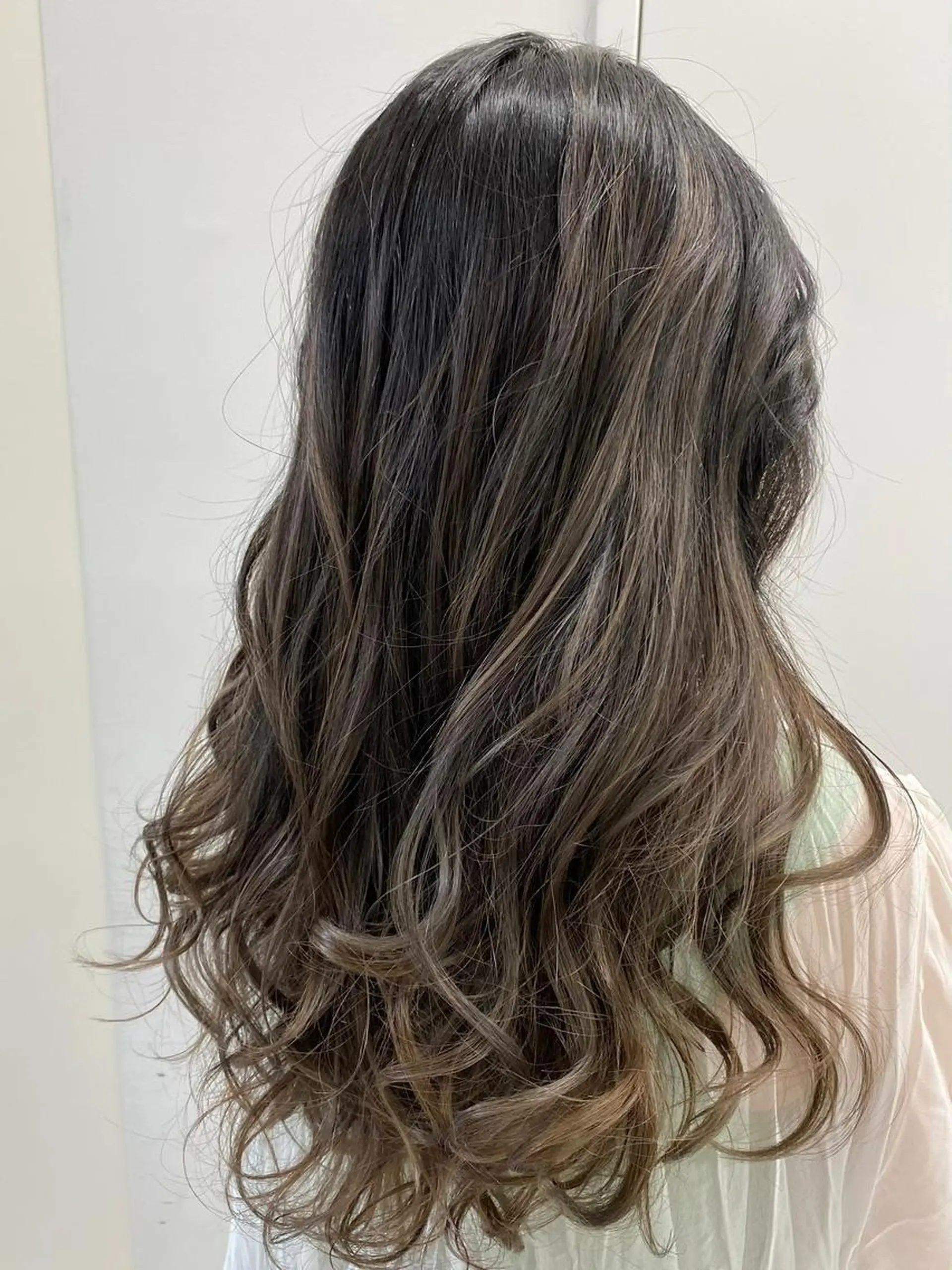 カラー アディクシーカラー バレイヤージュ ブリーチ ダブルカラー グラデーションカラー カット ヘアカラー トリートメント 【公式】amble luxe池袋東口🩷のヘアスタイル