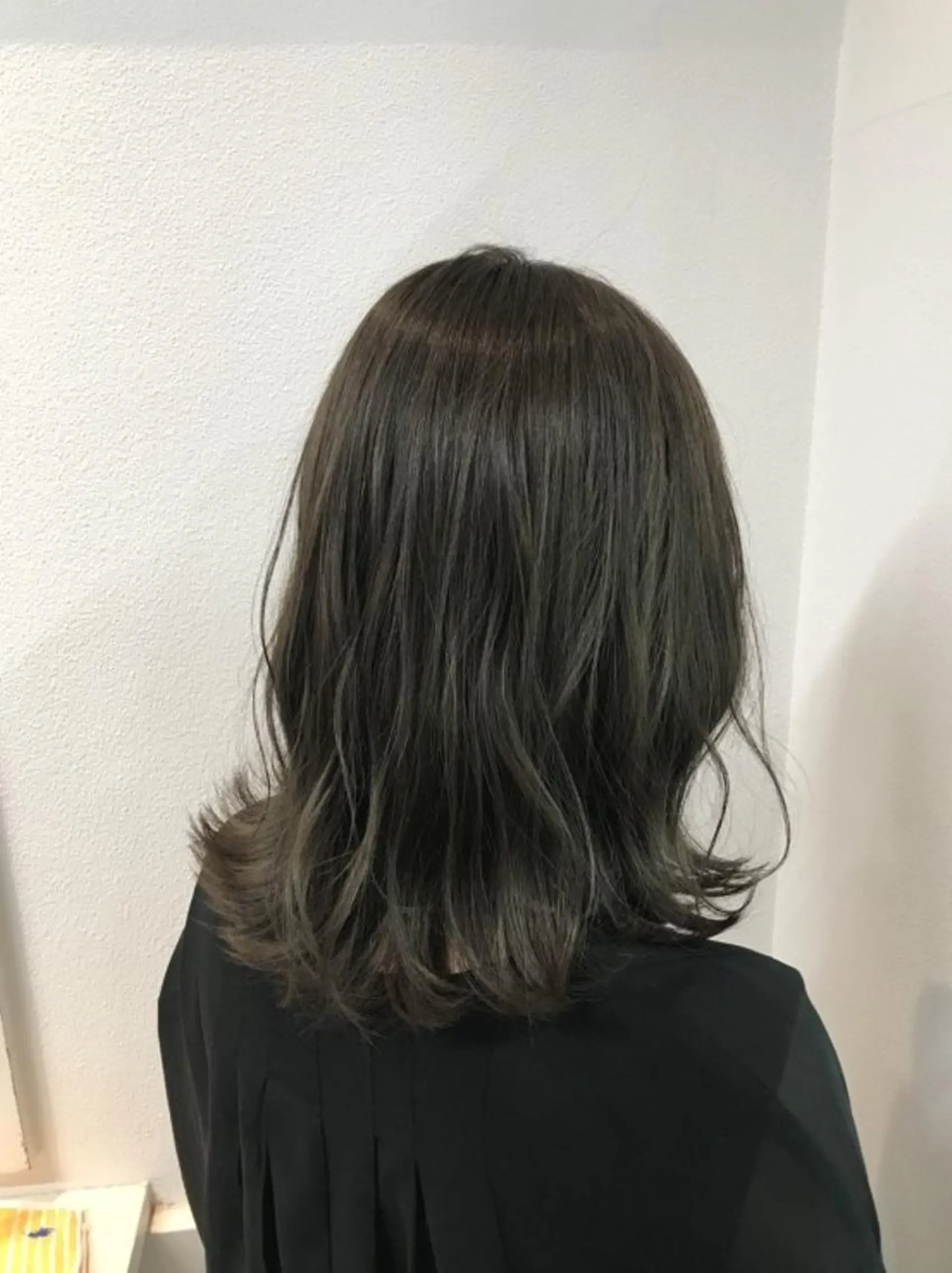 ミディアム カラー オリーブグレー GiseL ジゼル六本松のヘアスタイル