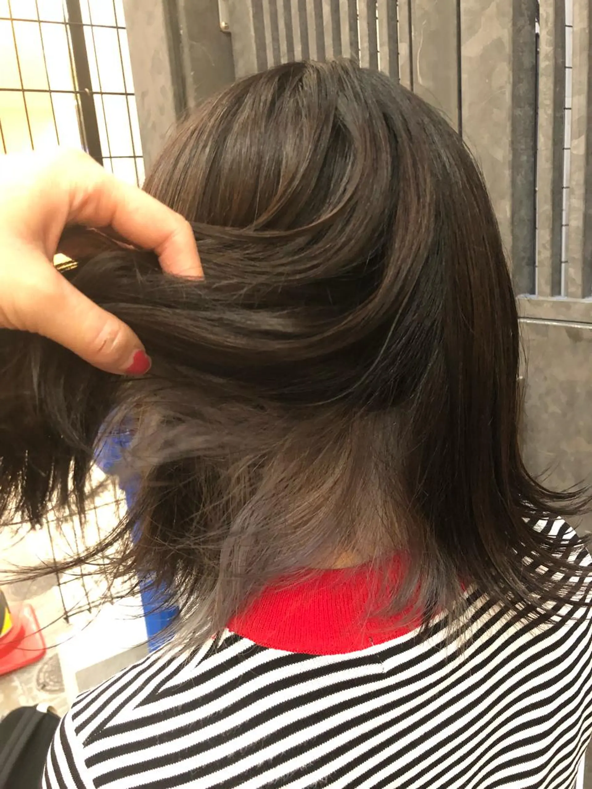 ミディアム カラー ウルフカット／吉村 桃子のヘアスタイル